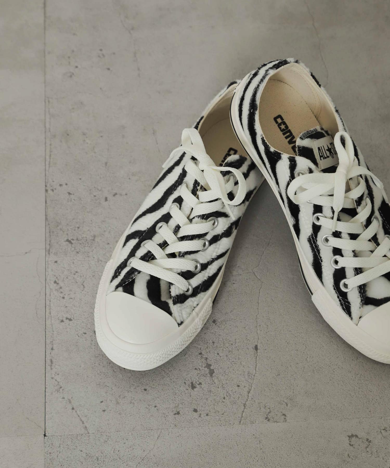 OFF WHITE