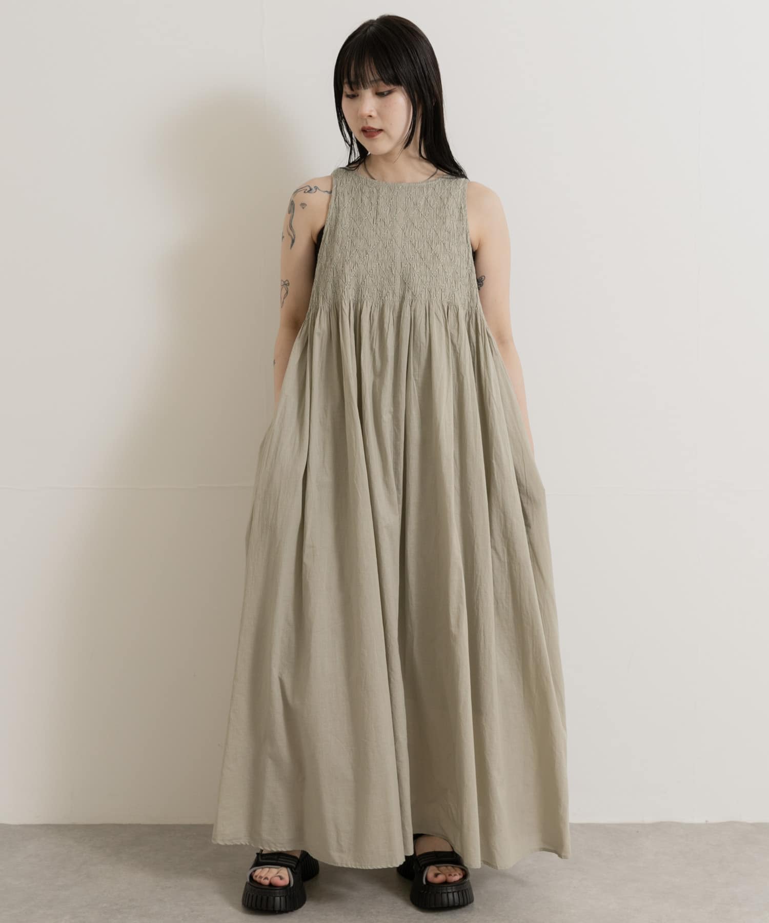 FANAKA　Smocked dress