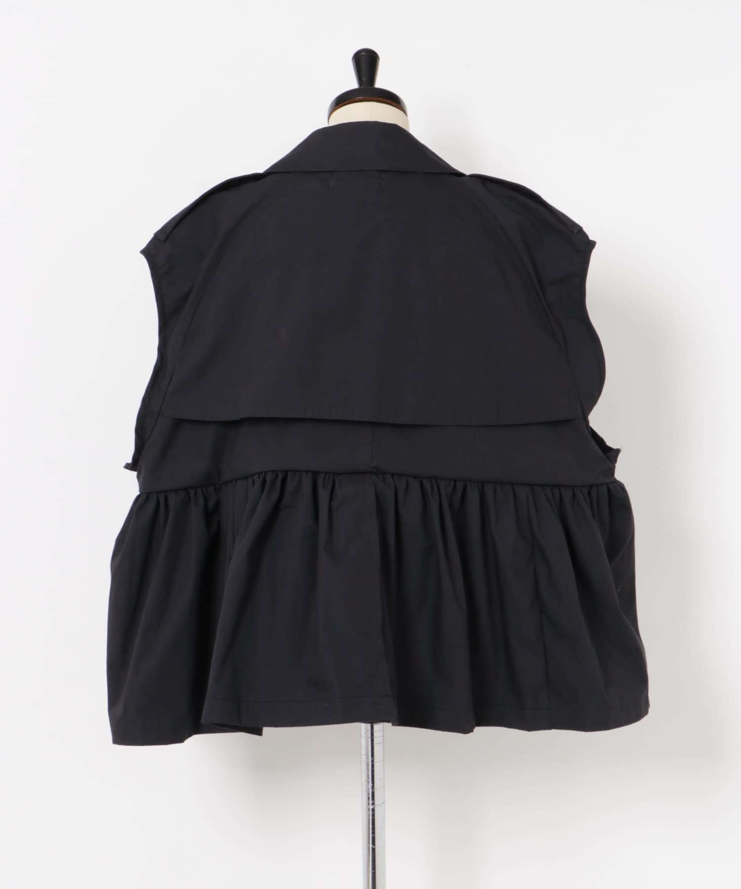 77circa　make gather hem short trench vest black one