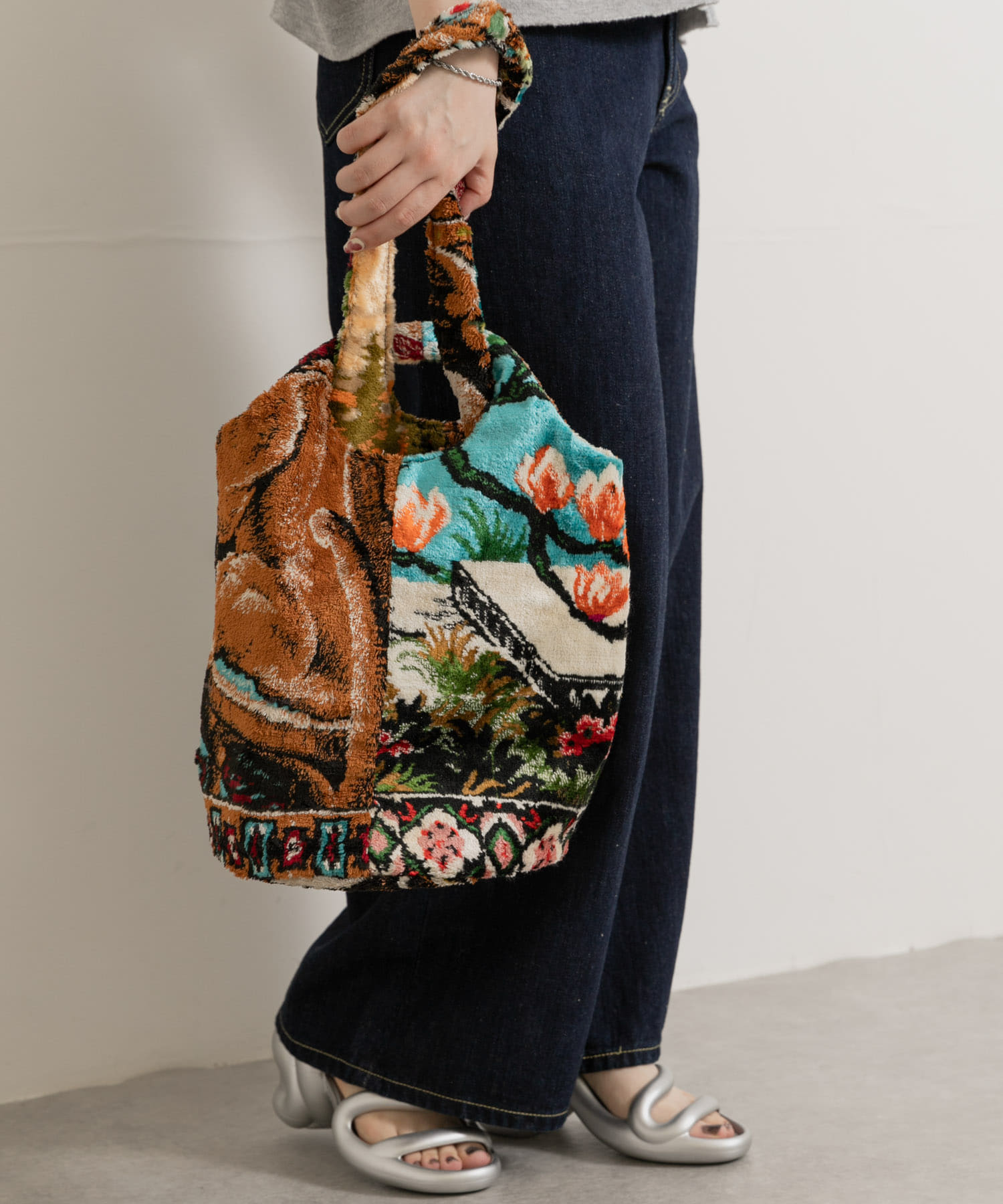 77circa　one handle bucket bag tap1 one