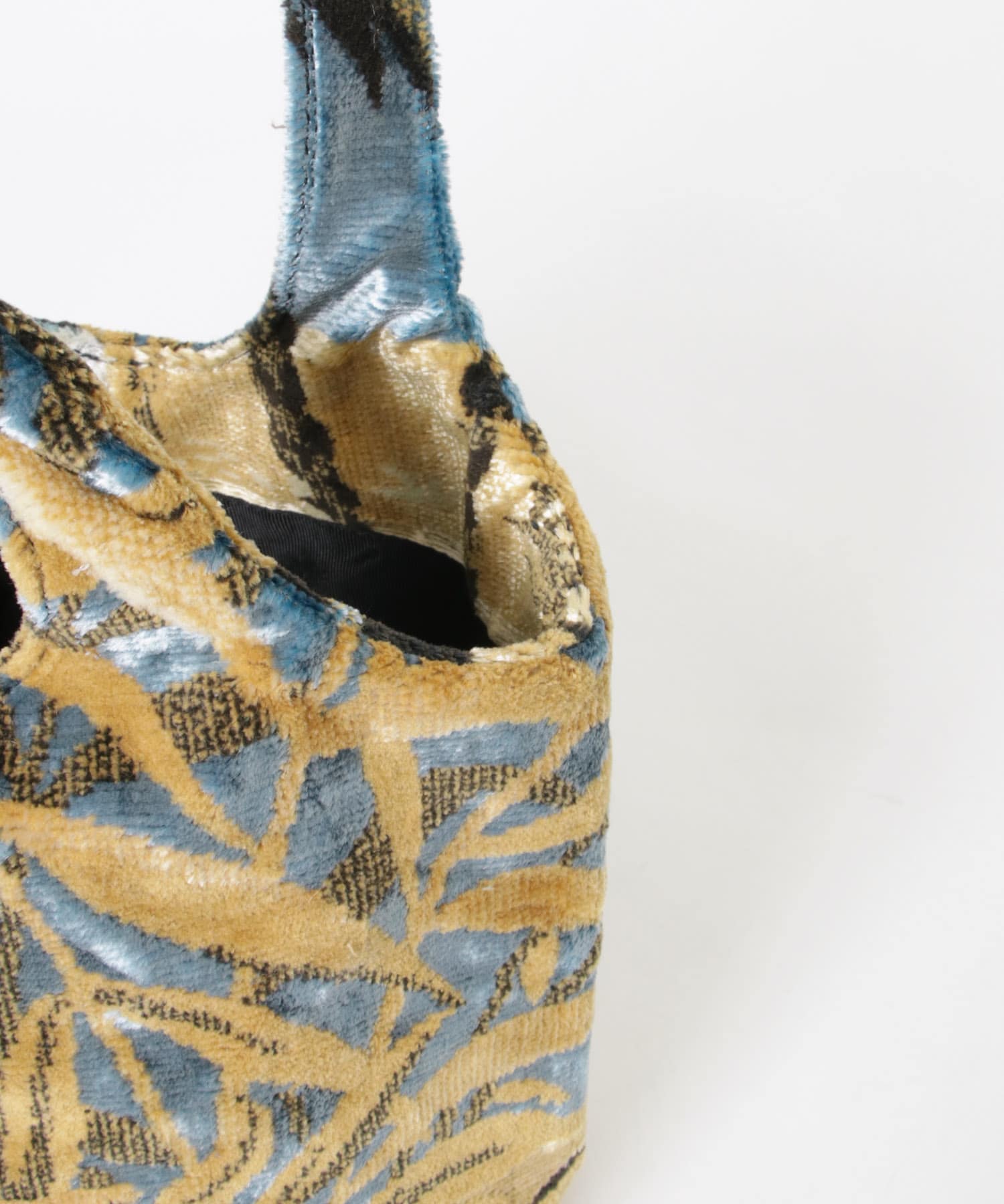 77circa　one handle bucket bag tap4 one