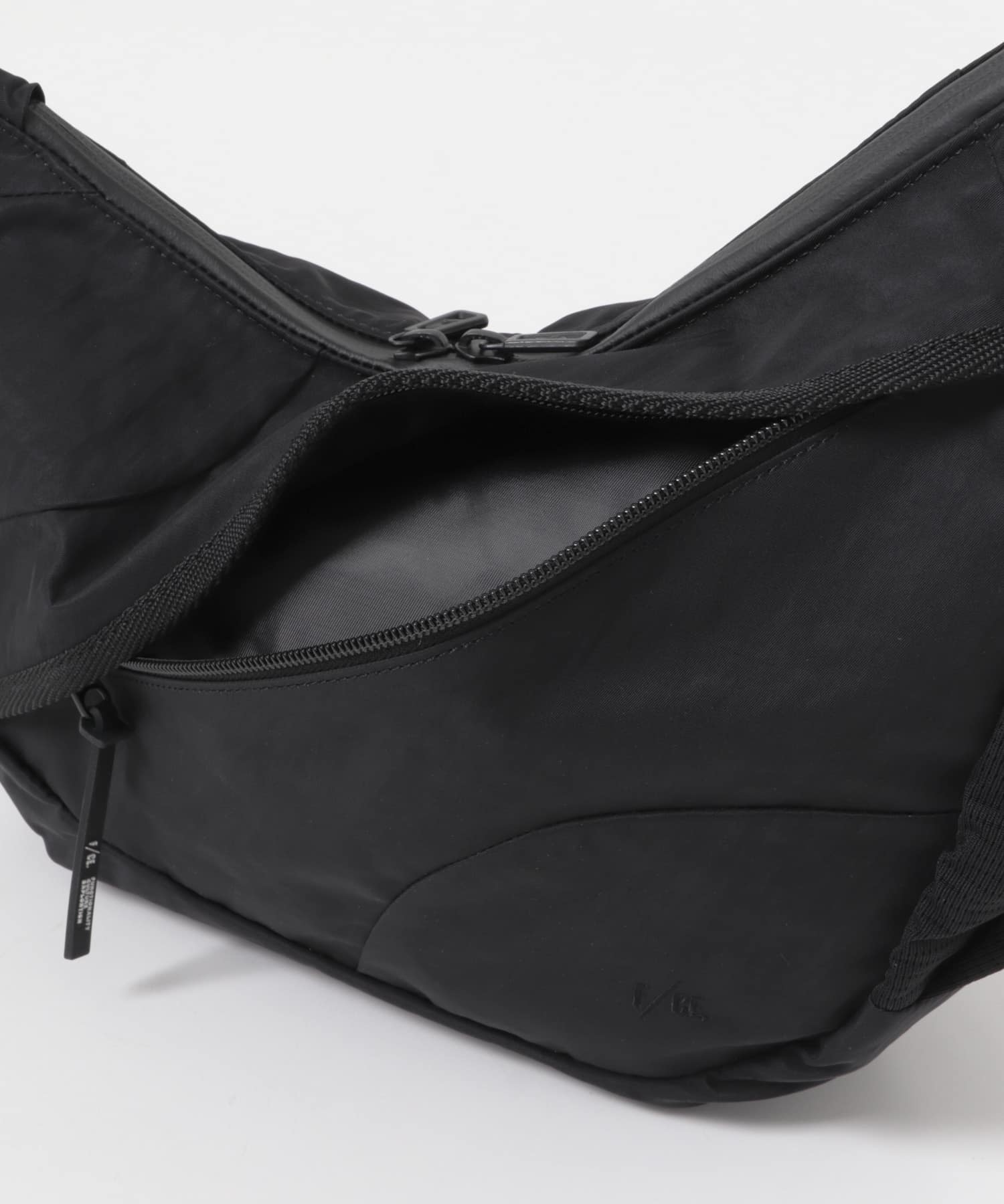 F/CE.　TEXTURED TWILL HORN MINI SHOULDER BAG Black FREE