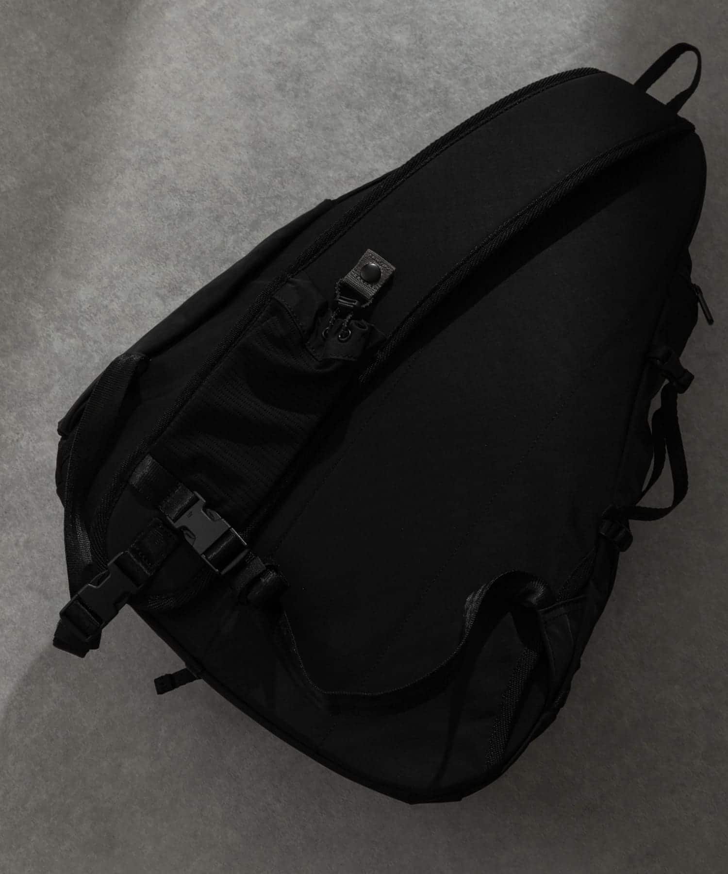 F/CE. TEXTURED TWILL 3POINTS SLINGER BAG(FREE Black): バッグ