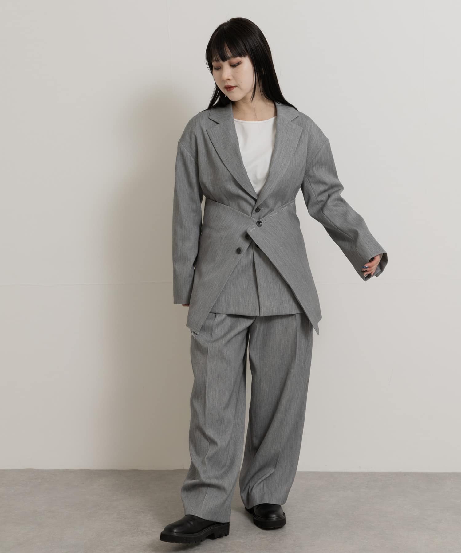 GRAY
