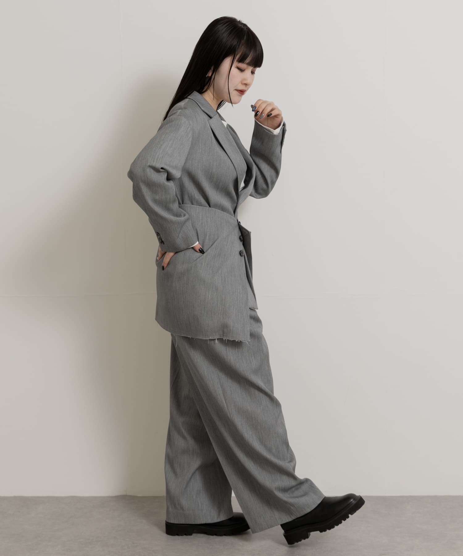 GRAY