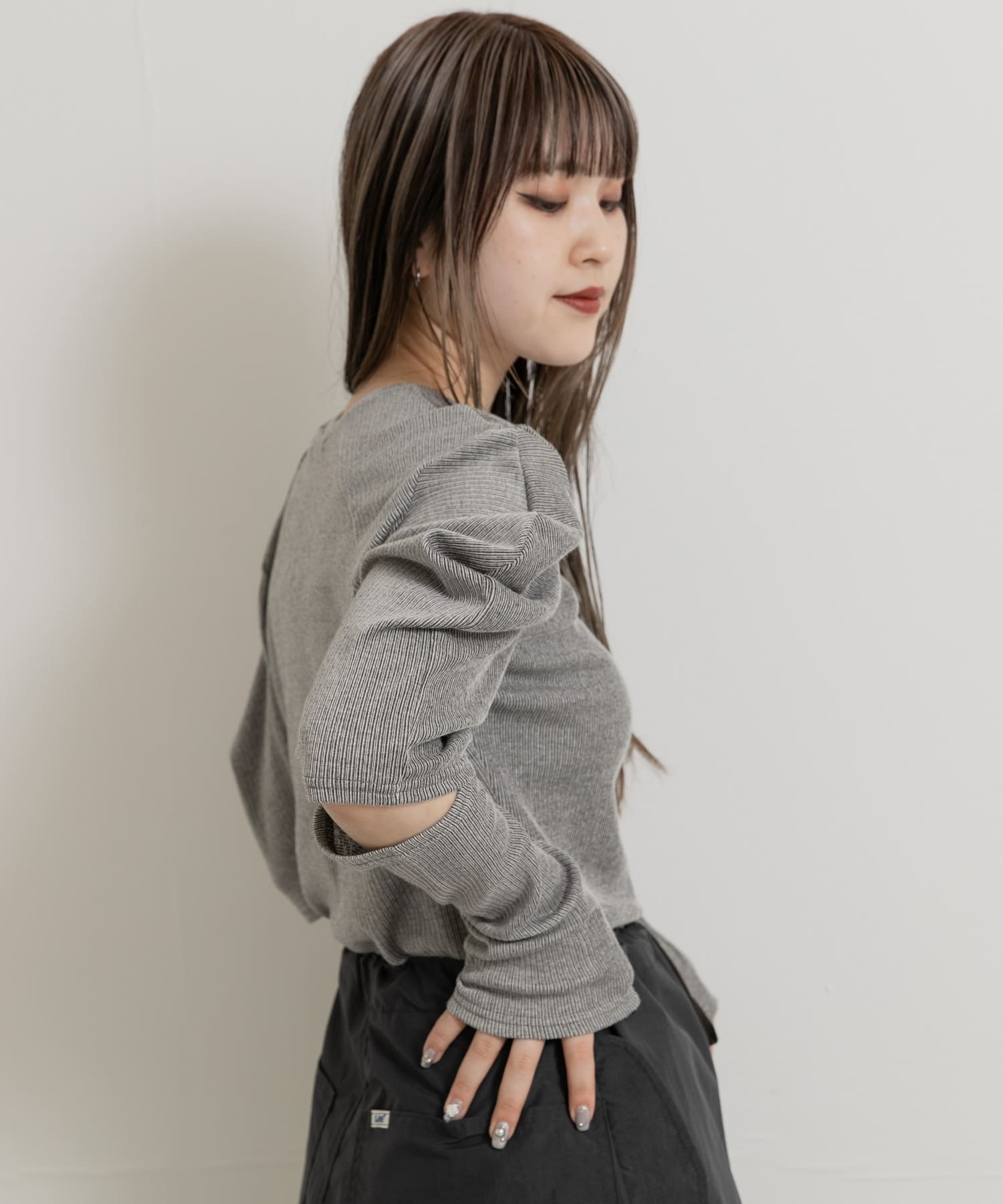 GRAY
