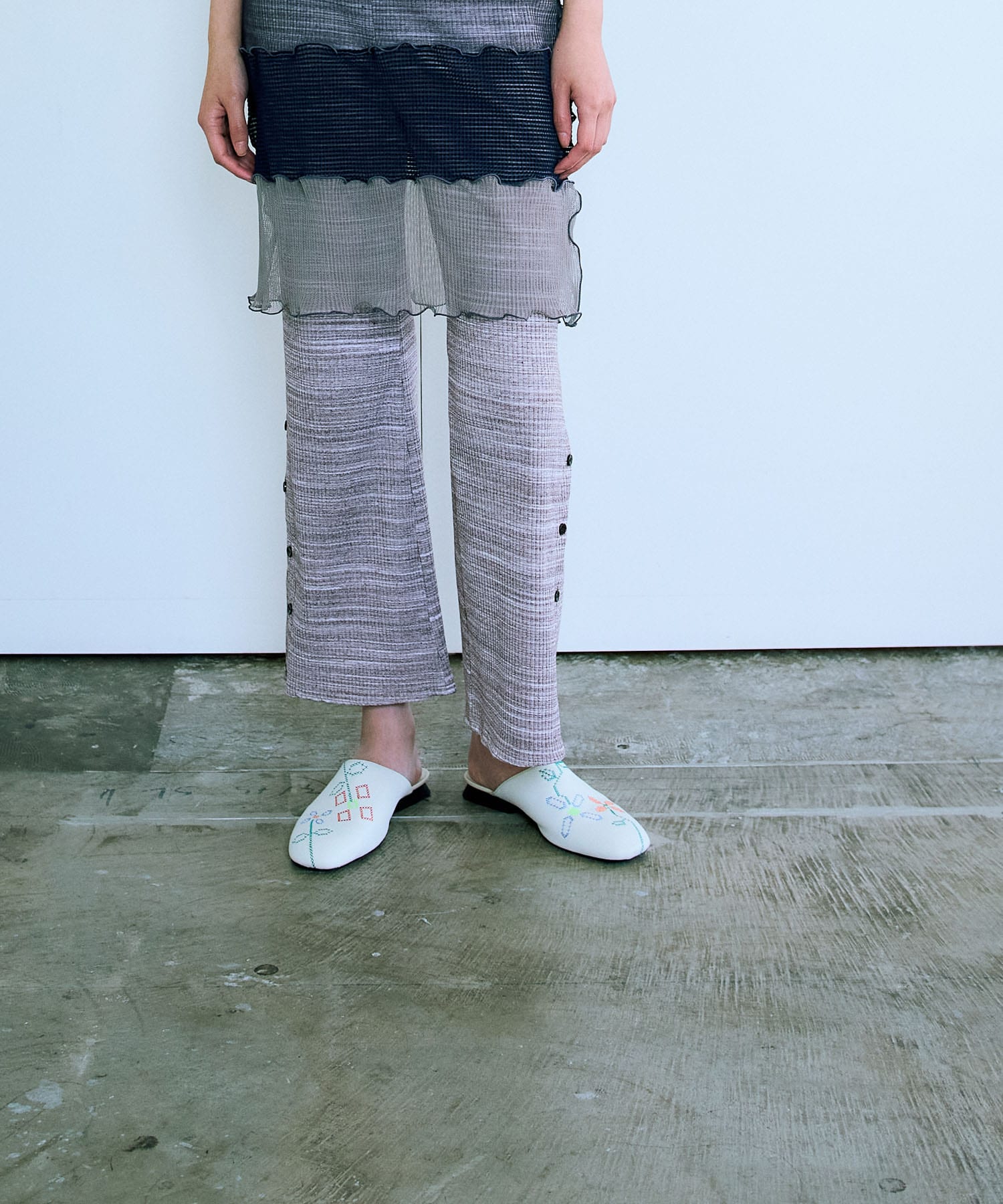 002WHT