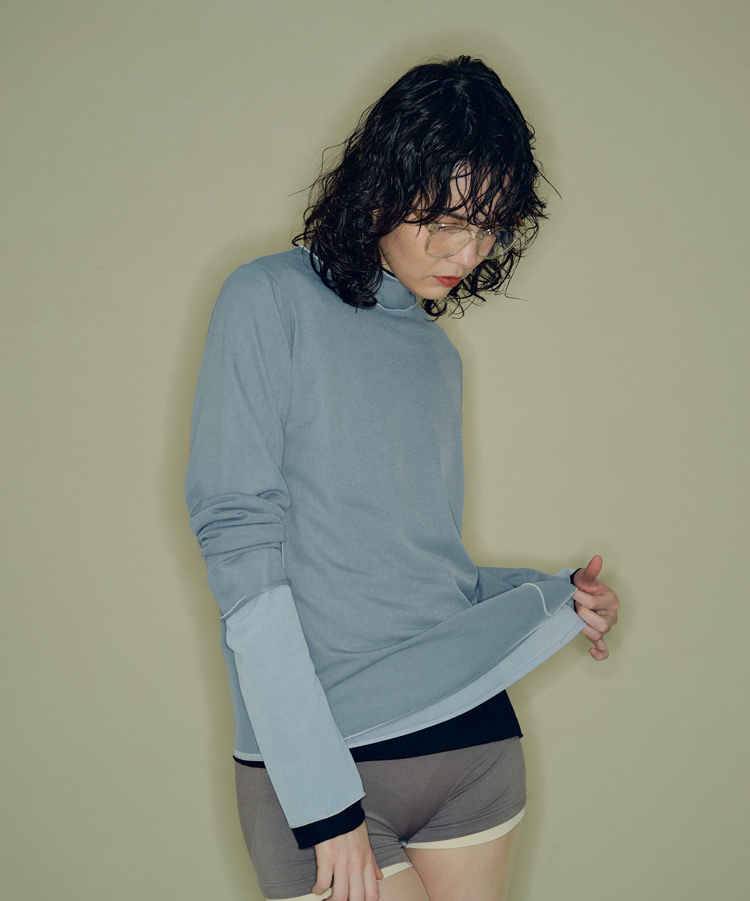 GRAY