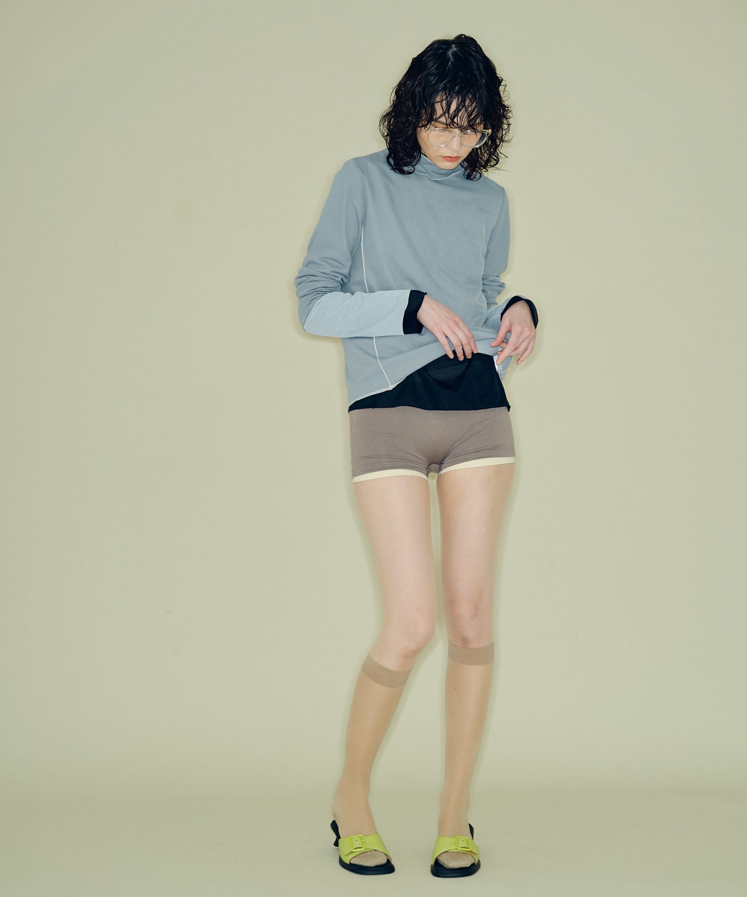GRAY