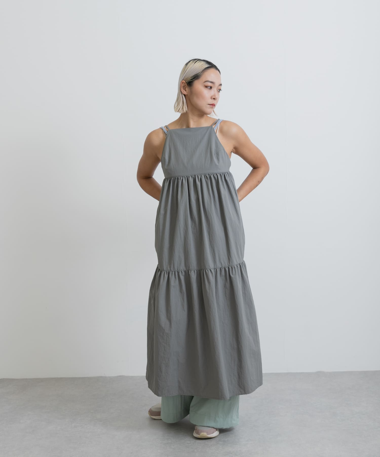 GRAY