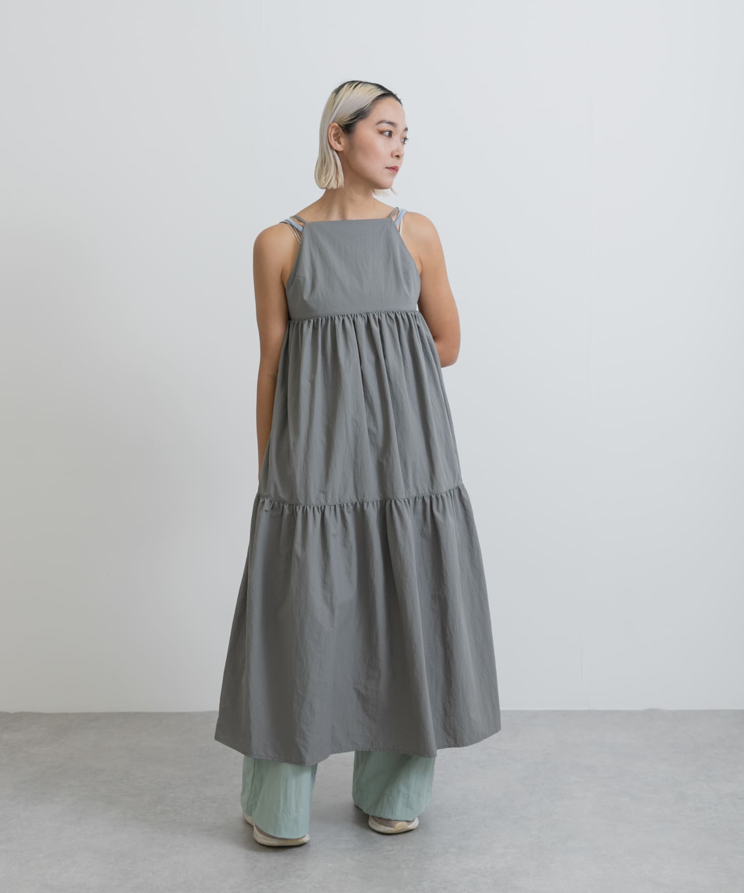 GRAY