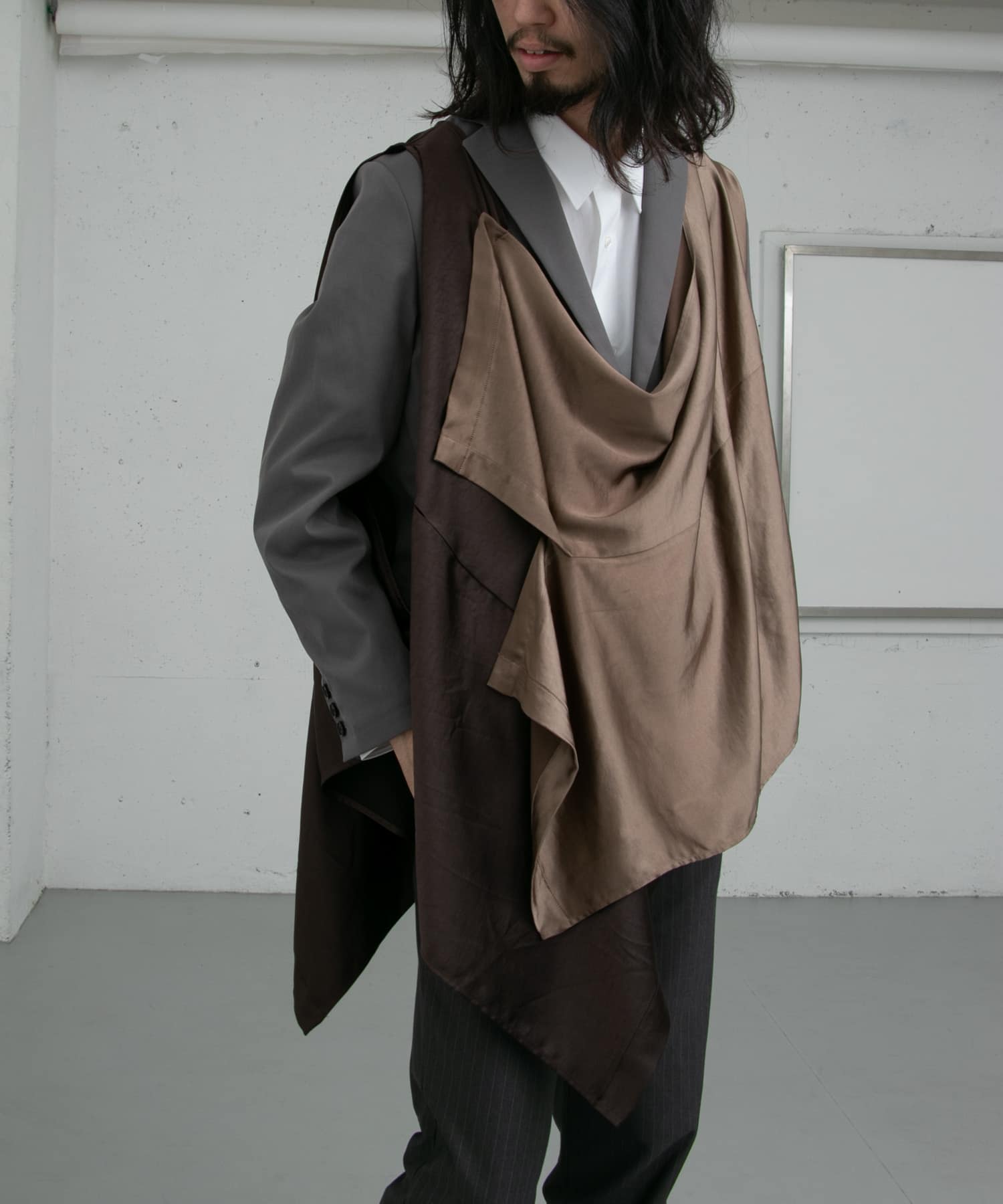 ザ グッドランド マーケット　Kris-multiway satin vest BROWN FREE
