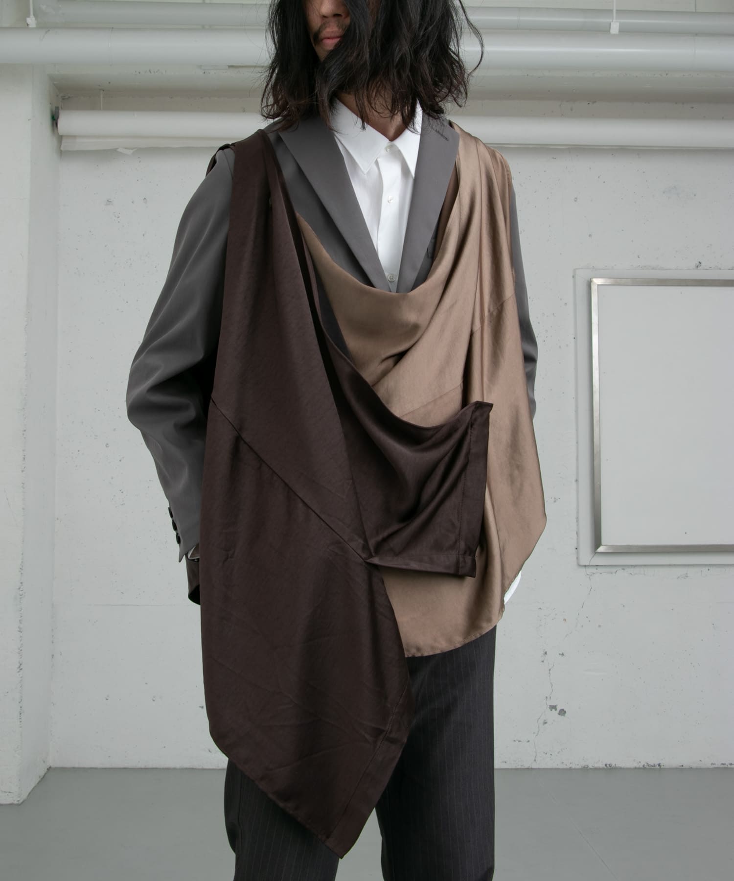 ザ グッドランド マーケット　Kris-multiway satin vest BROWN FREE