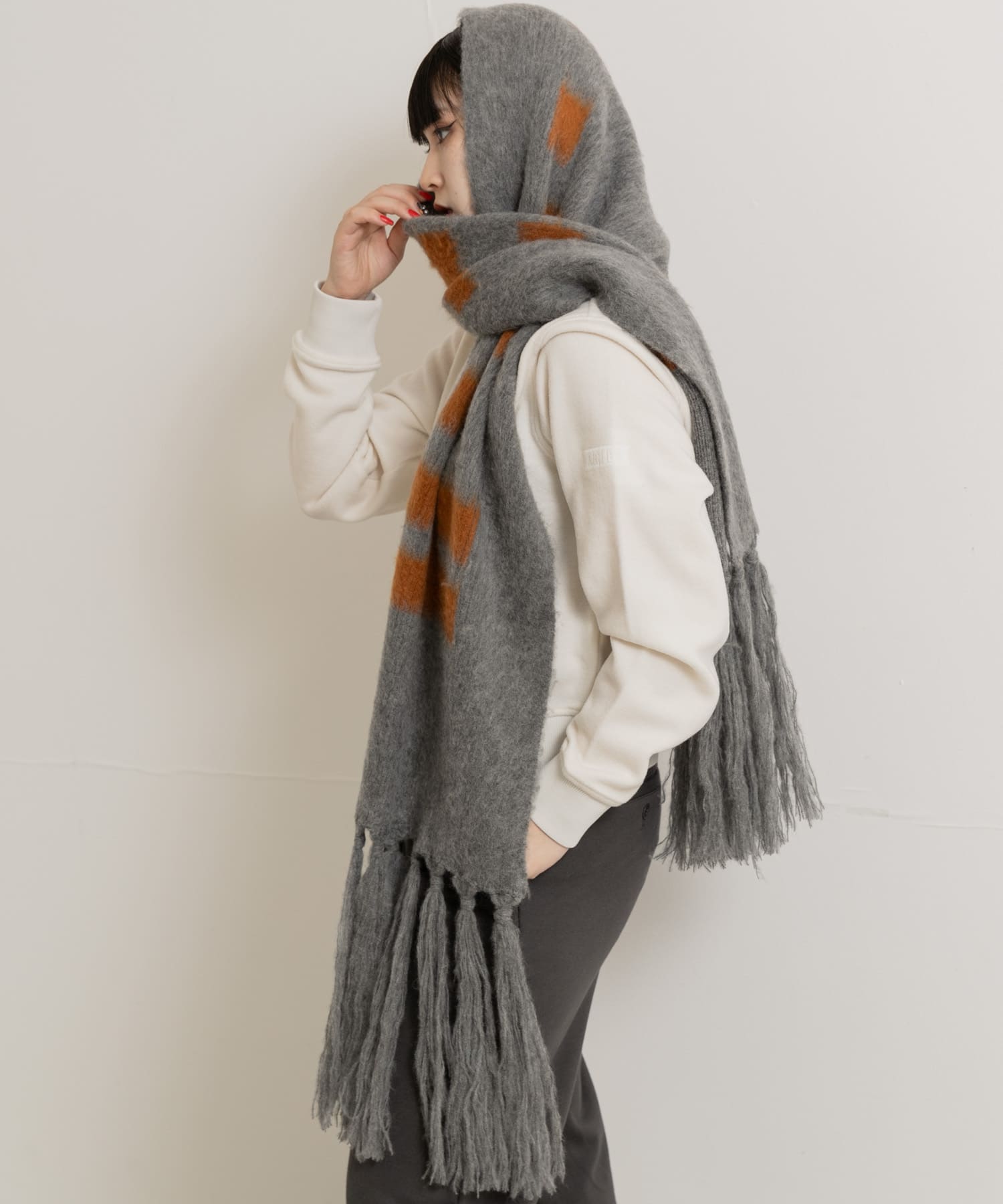 GRAY