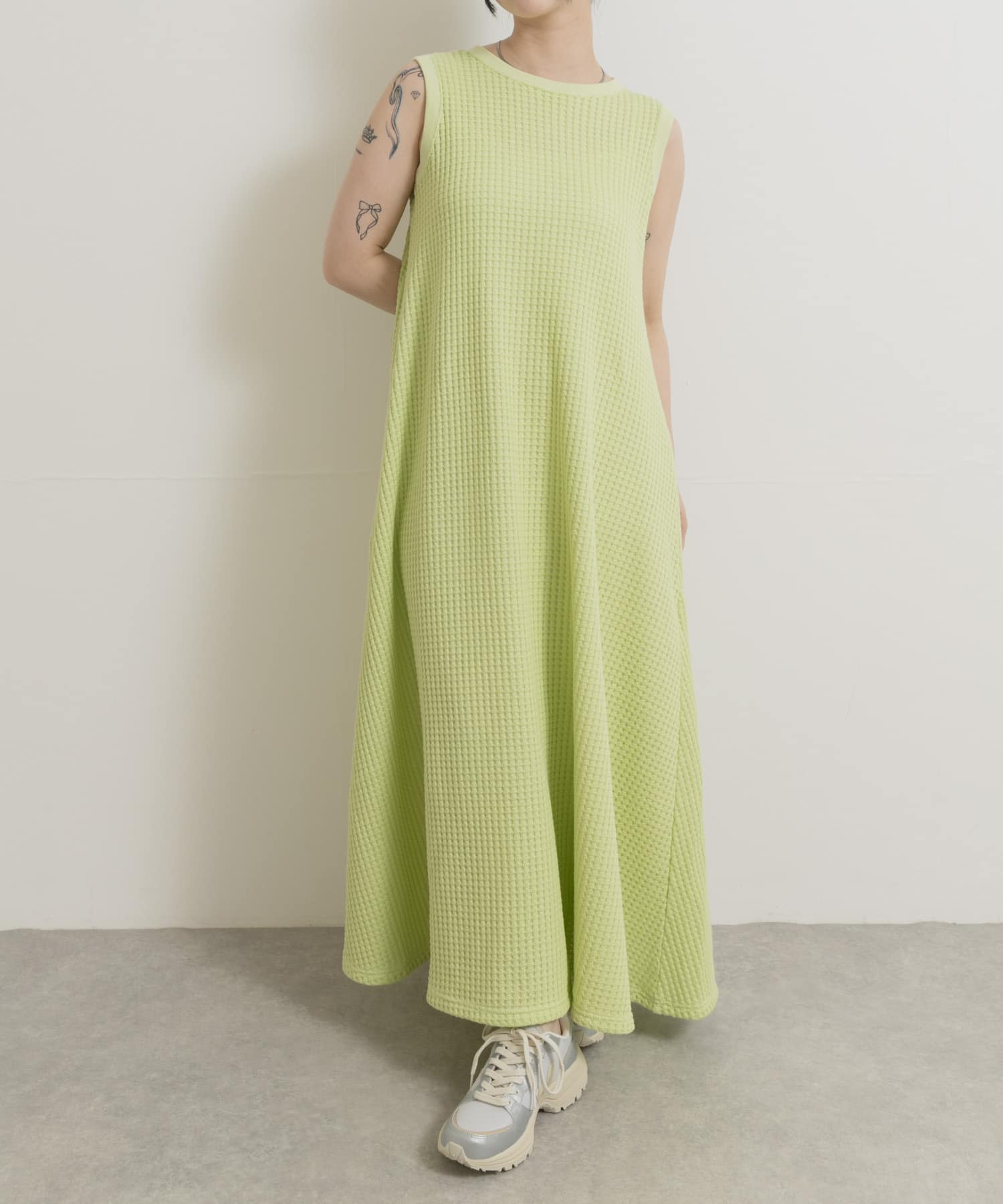 GREEN