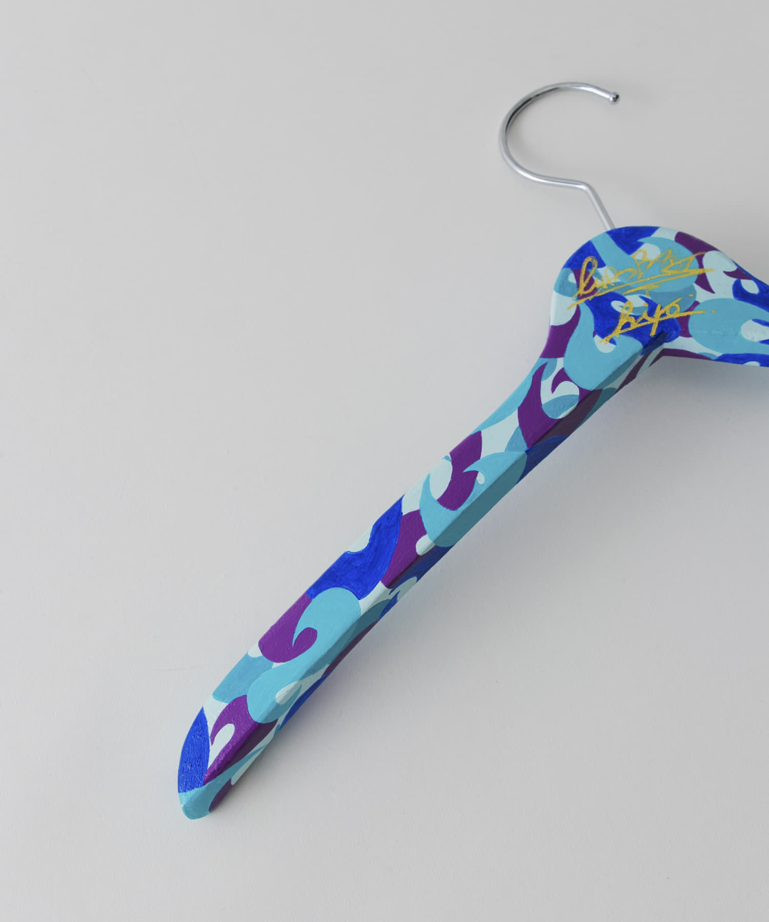 ザ グッドランド マーケット　art hanger Hiro BLUE FREE
