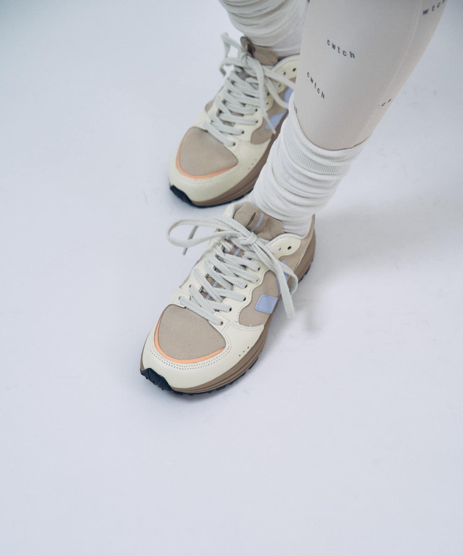 veja　VENTURI ALMOND SWAN ALMOND 37