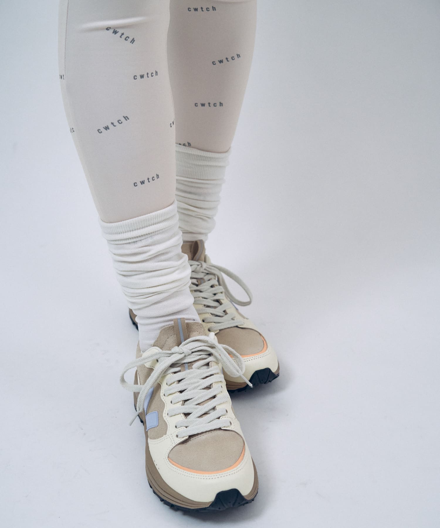 veja　VENTURI ALMOND SWAN ALMOND 37