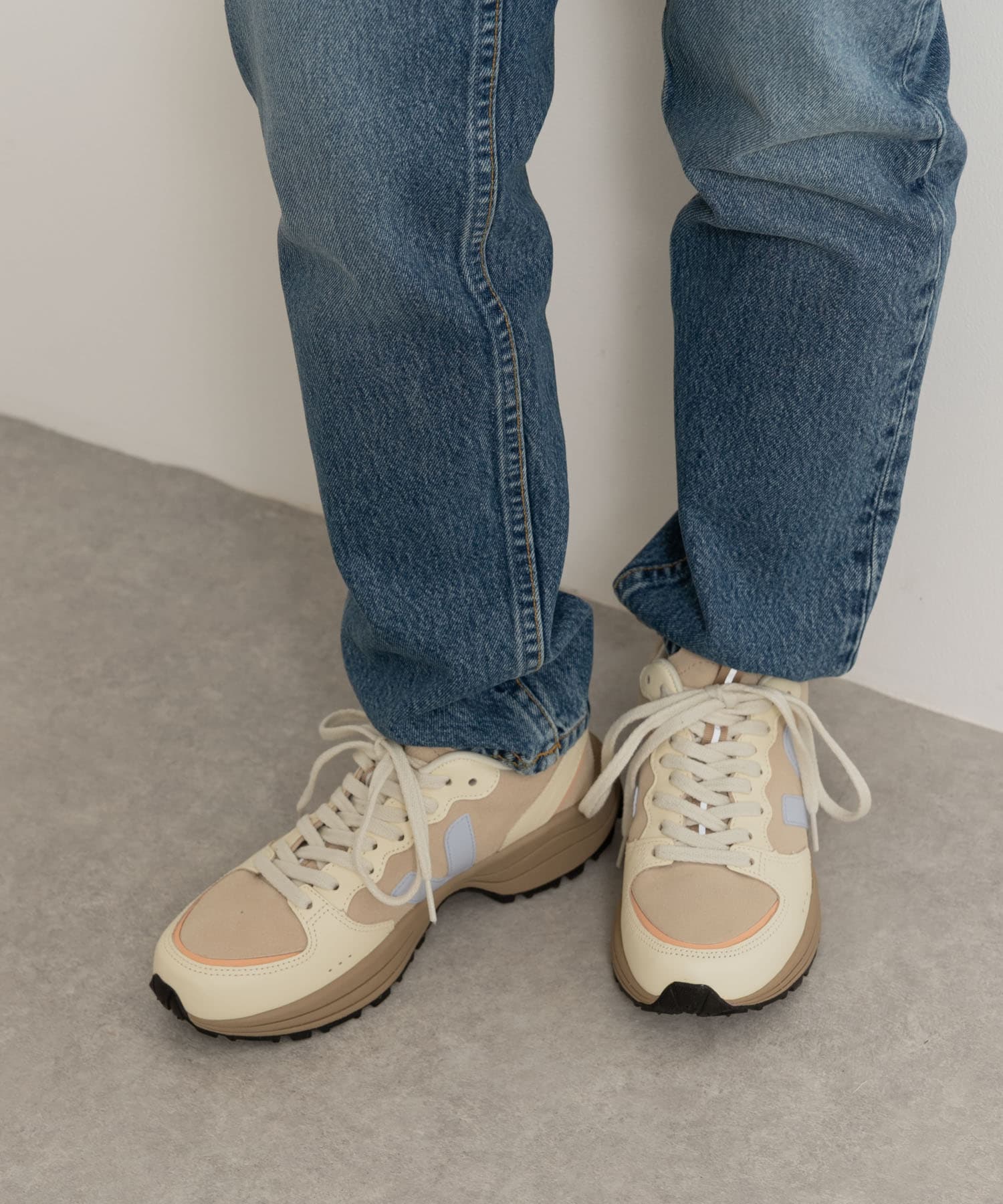 veja　VENTURI ALMOND SWAN ALMOND 37