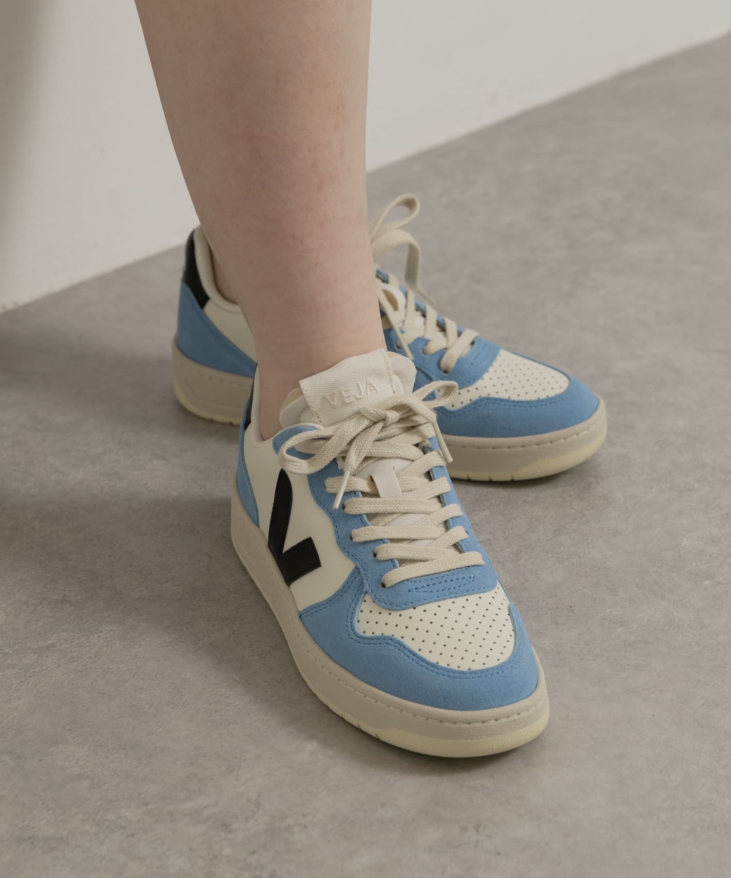 veja　V 10-BLACK AQUA-WOMEN