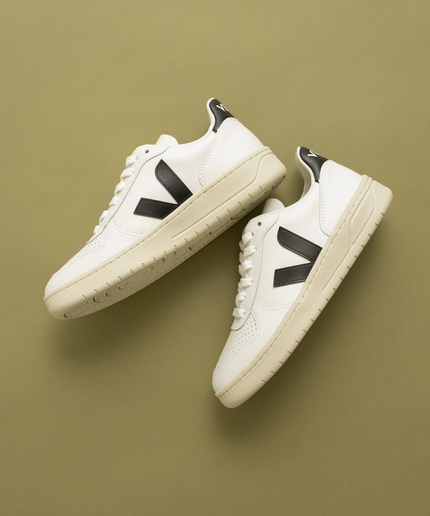 veja　V10-WHITE BLACK
