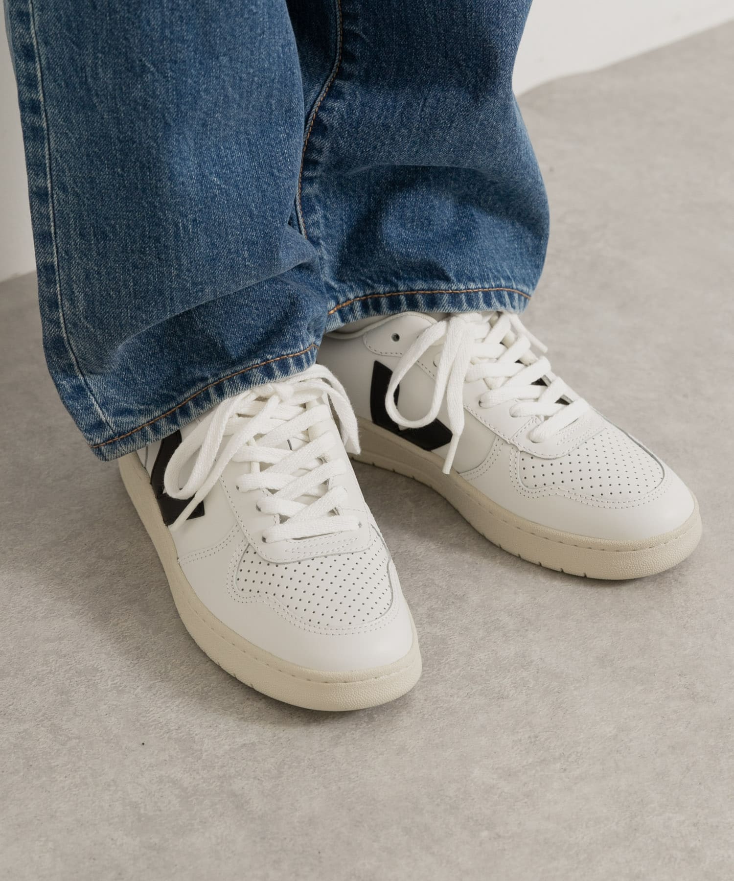 veja　V10-WHITE BLACK BLACK 37