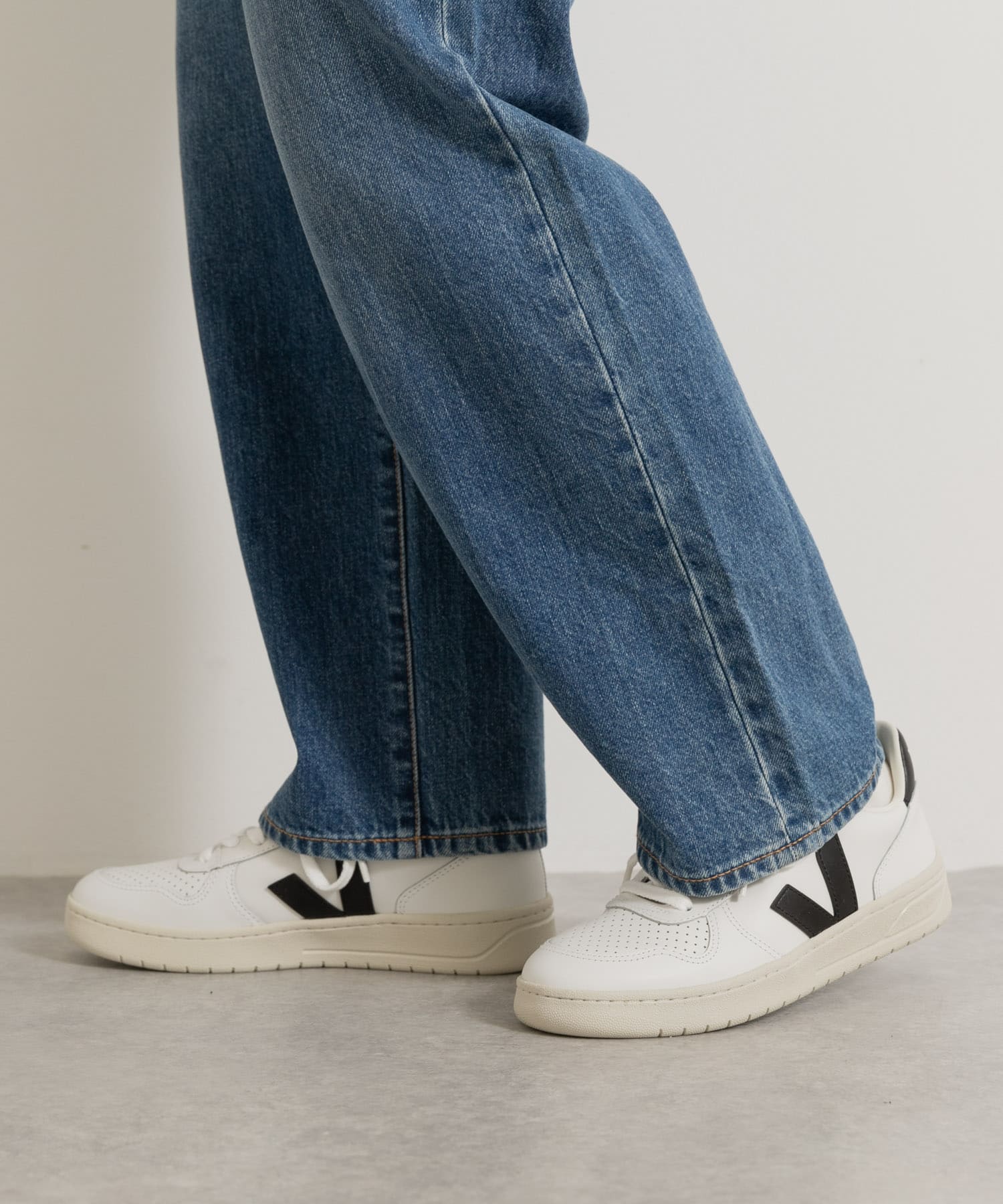 veja　V10-WHITE BLACK BLACK 37