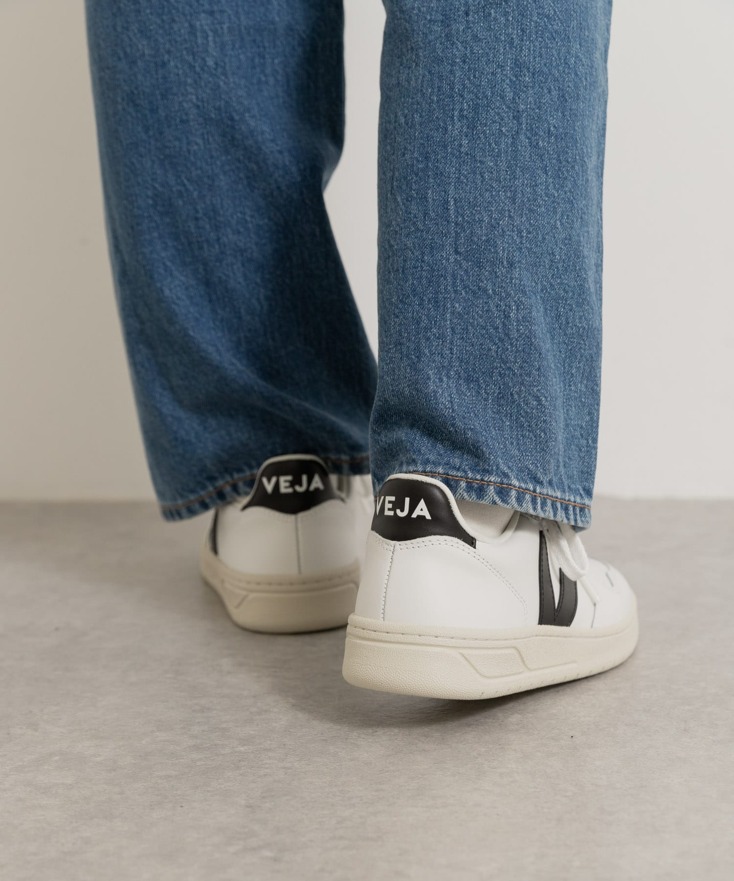 veja　V10-WHITE BLACK BLACK 37