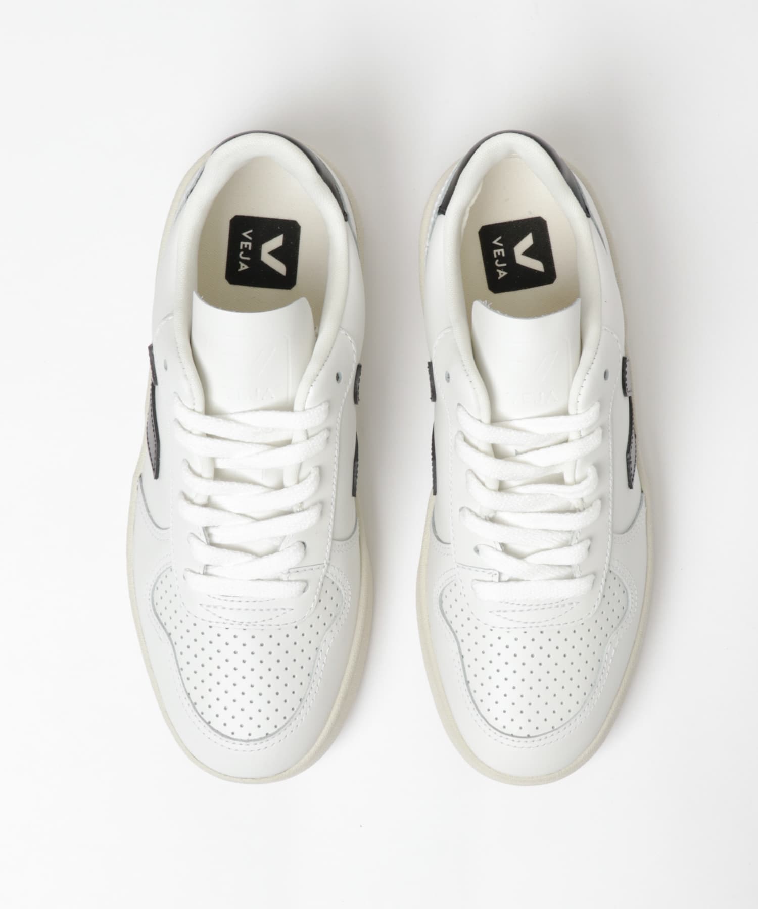veja　V10-WHITE BLACK BLACK 37