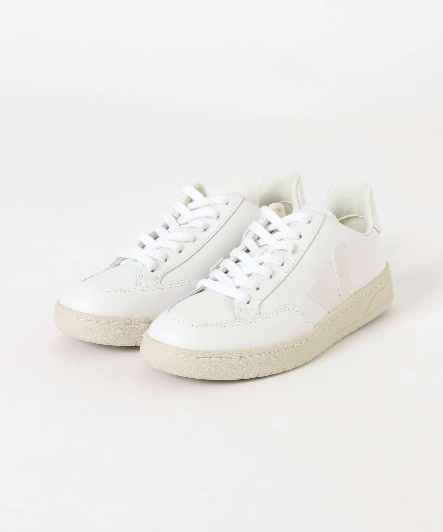 veja　V-12 EXTRA WHITE