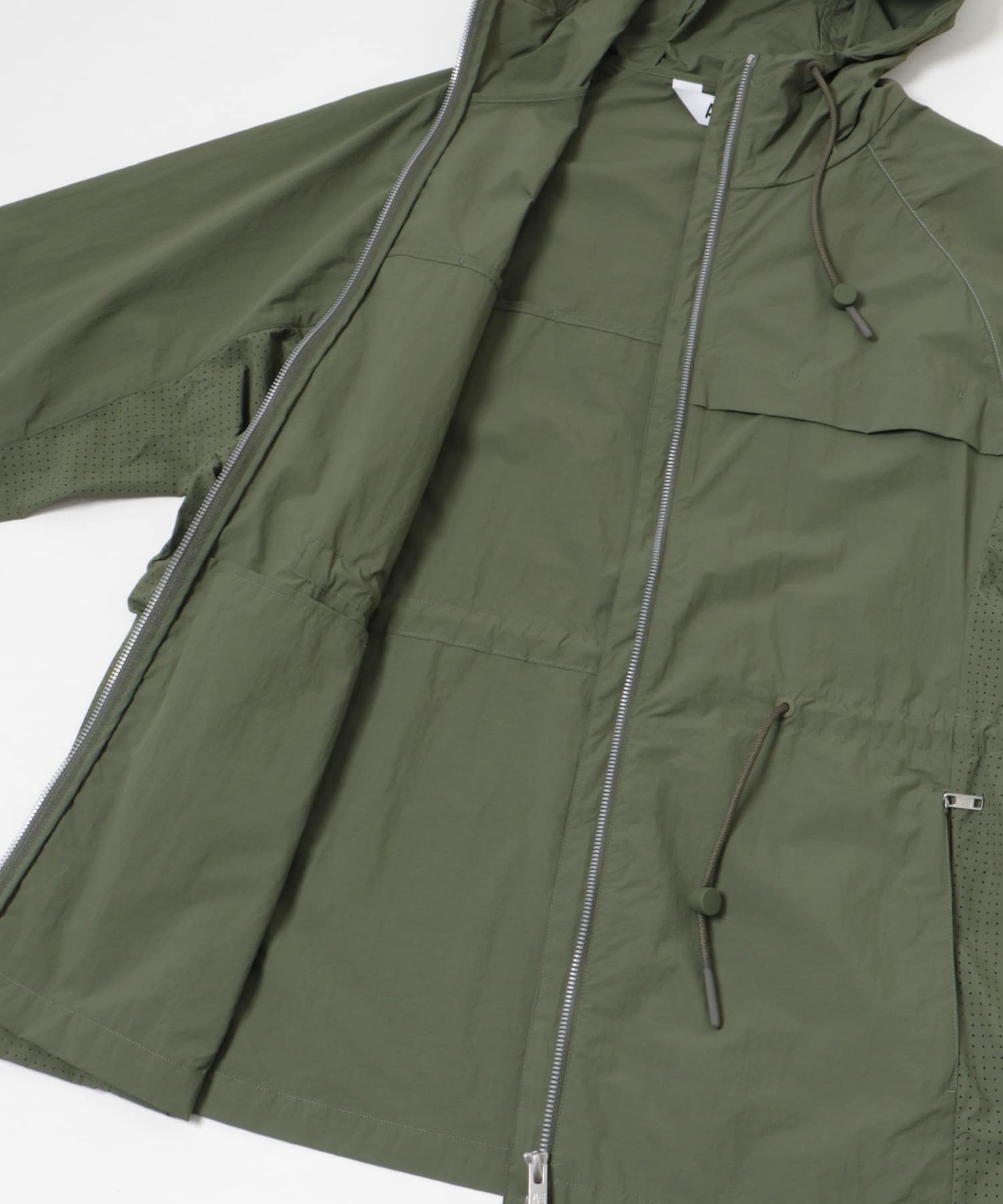 AIGLE　撥水 UVカット ライトウェイトフーデッドジャケット BEETLE M