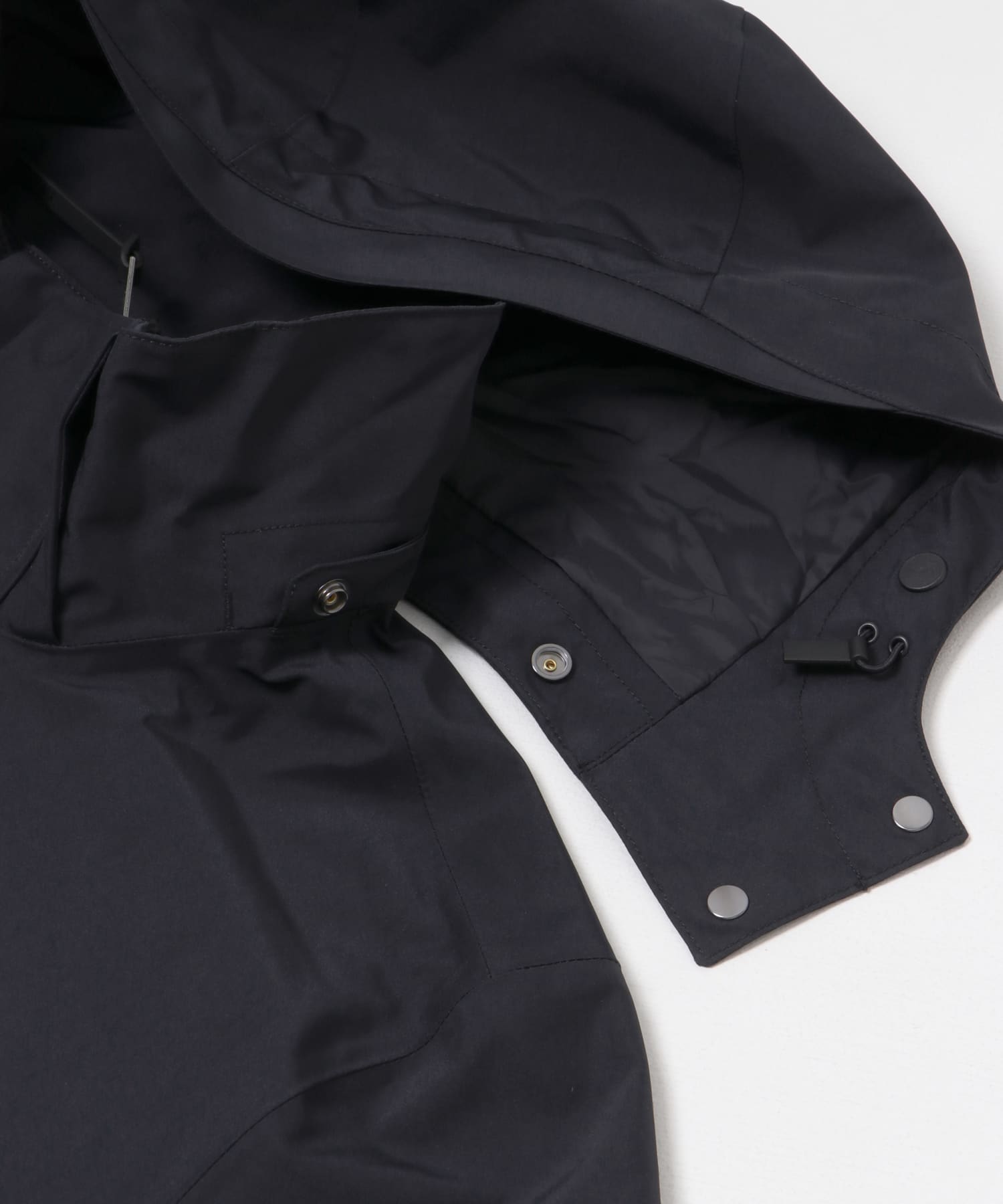 AIGLE　ゴアテックス フーデッドジャケット NOIR M