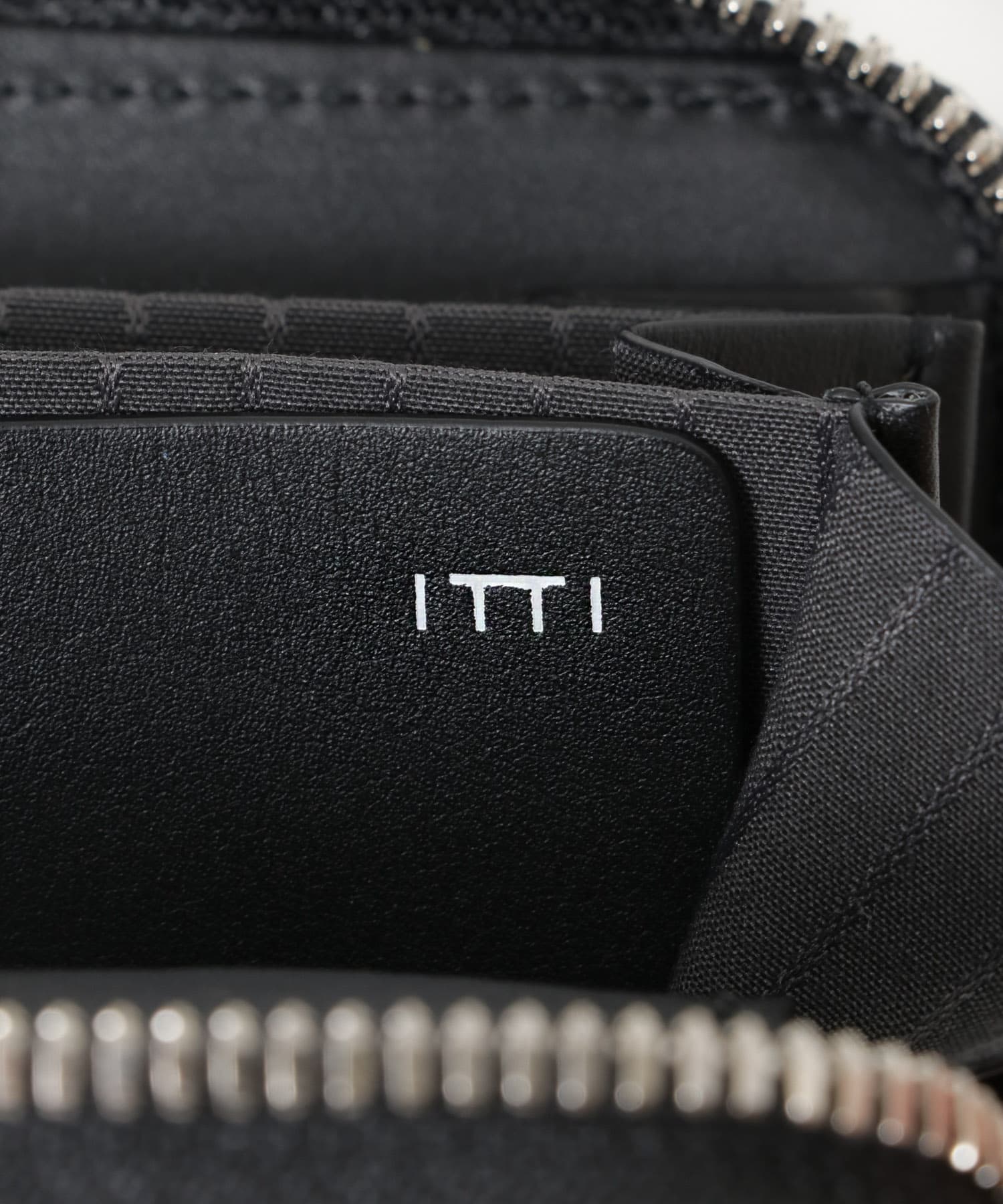 ITTI　CRISTY COIN CARD WALLET Black -