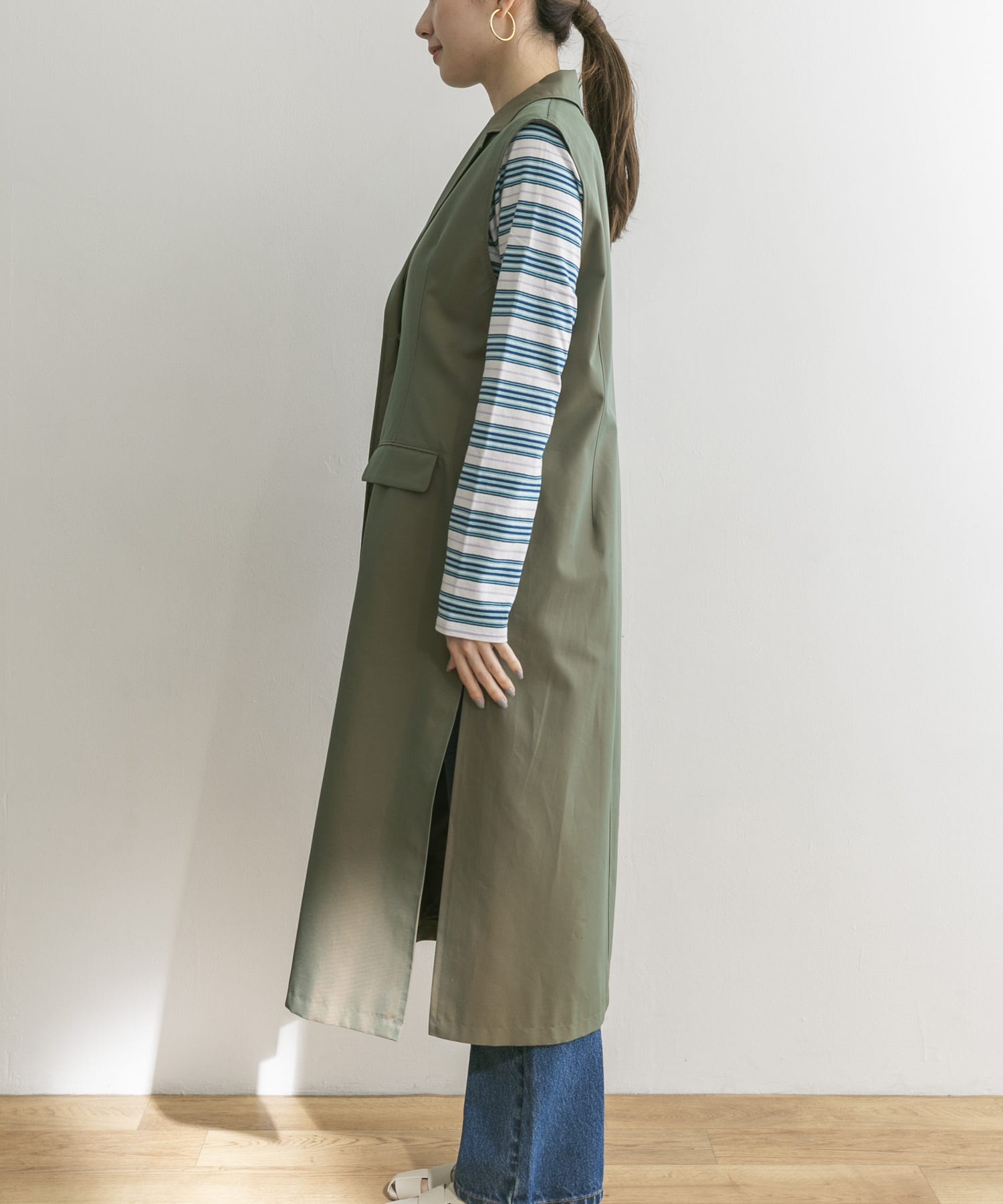 KHAKI