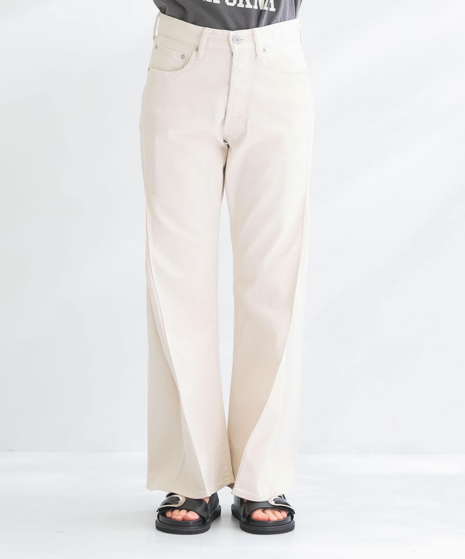 KURO BIG TUCK FLARE DENIM(25 NAVY): ボトム｜URBAN RESEARCH公式