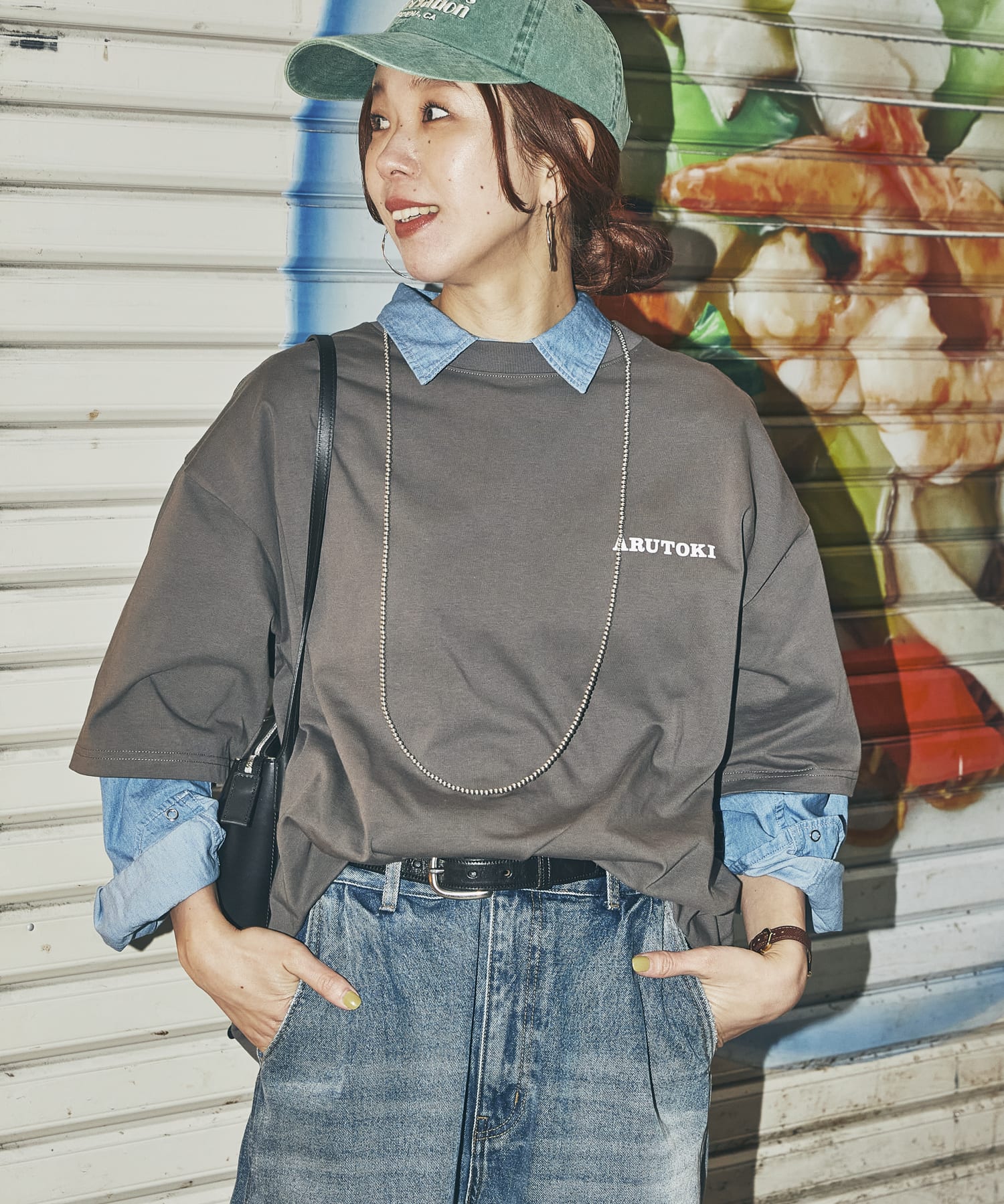 551蓬莱×UR　SHORT-SLEEVE T-SHIRTS CHARCOAL M