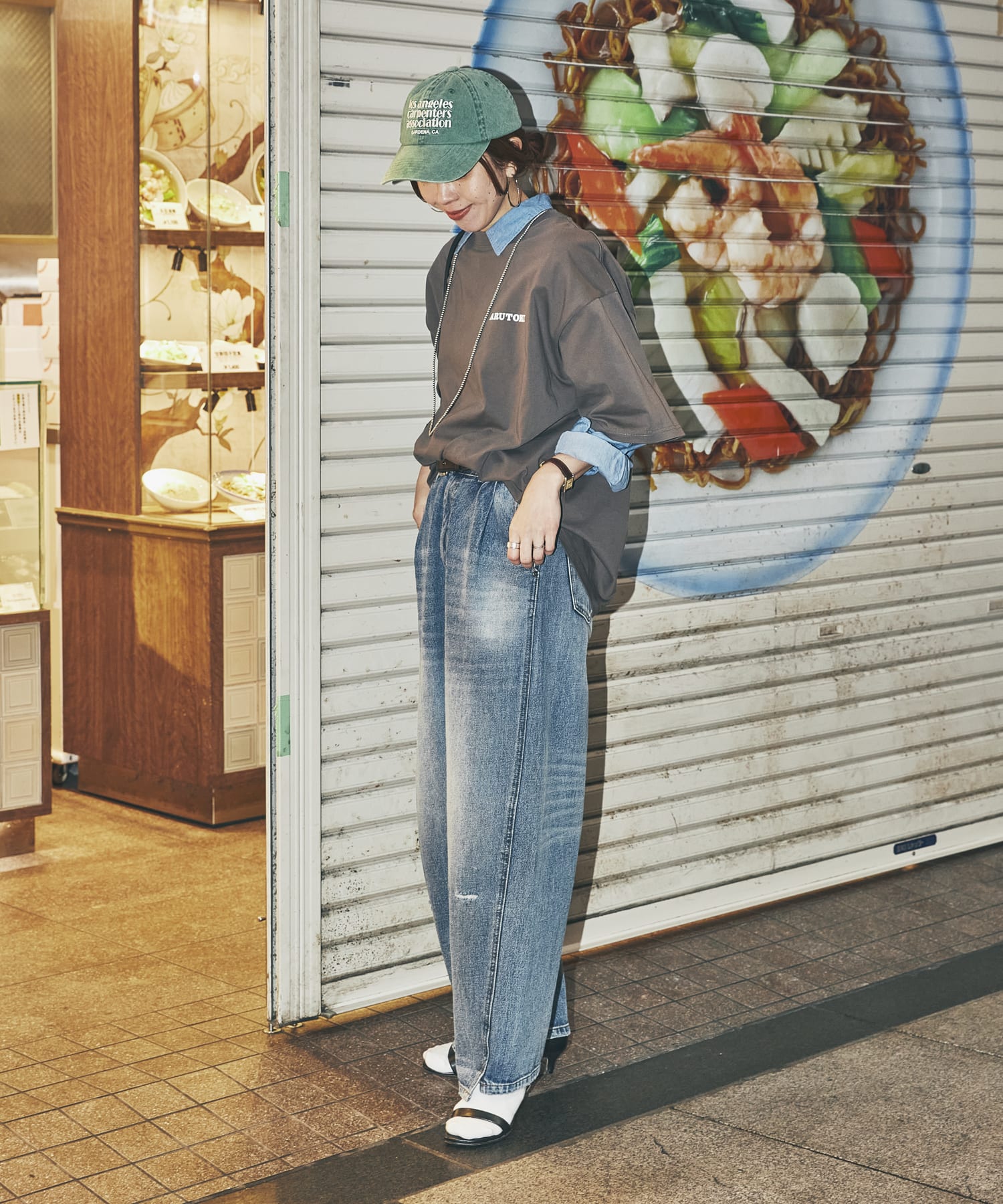 551蓬莱×UR　SHORT-SLEEVE T-SHIRTS CHARCOAL L