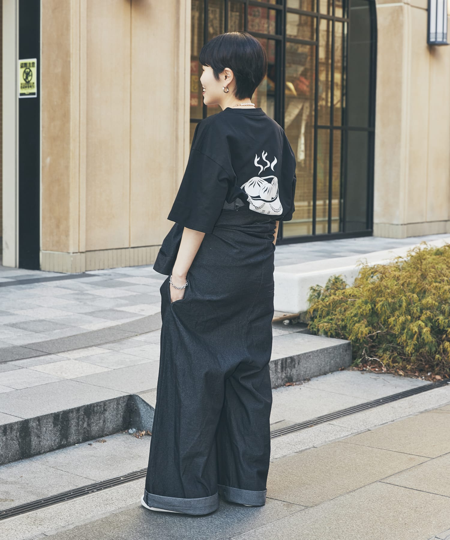 551蓬莱×UR SHORT-SLEEVE T-SHIRTS(S NAVY): トップス｜URBAN RESEARCH