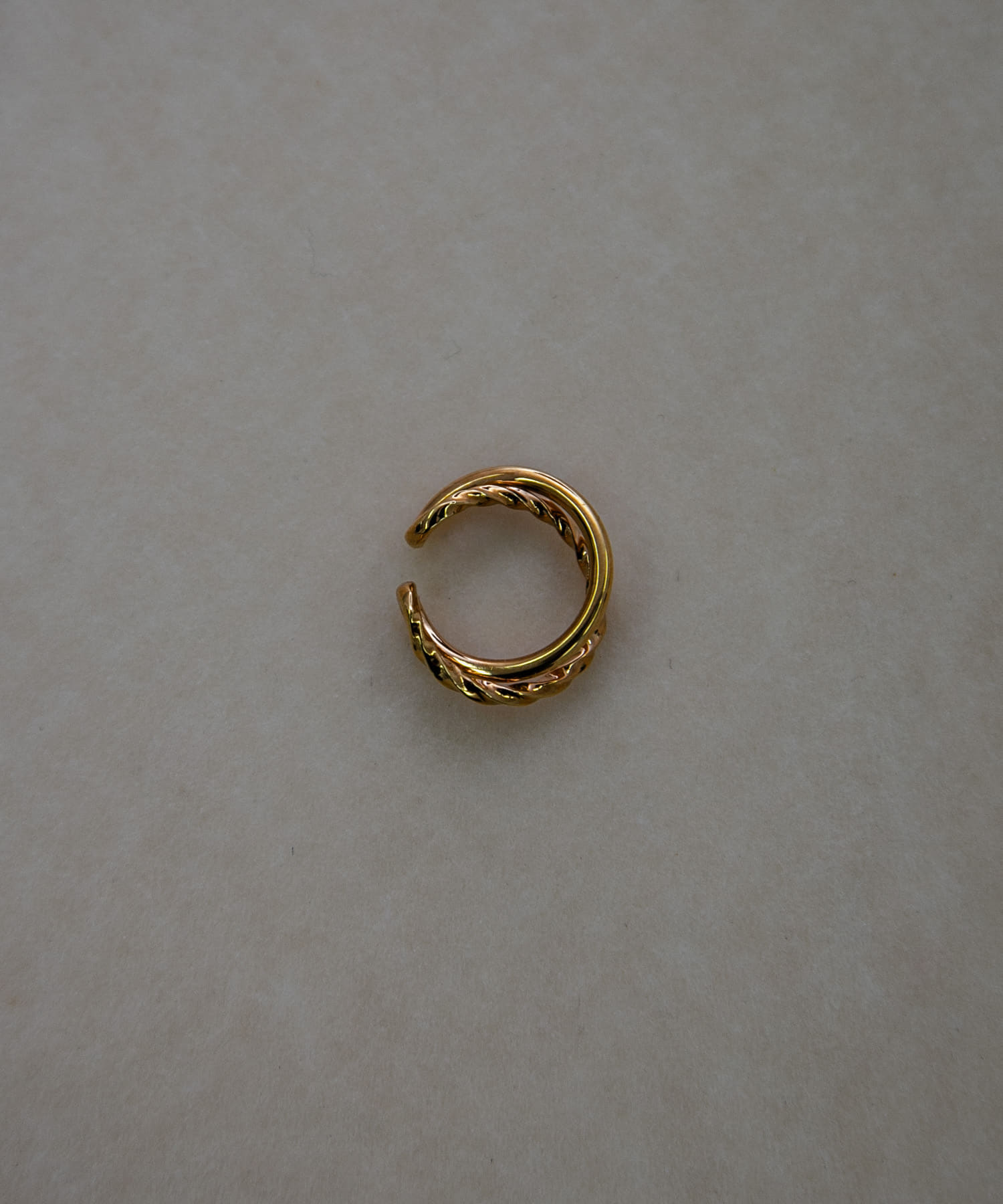 decor『デコール』　Twist cross cuff