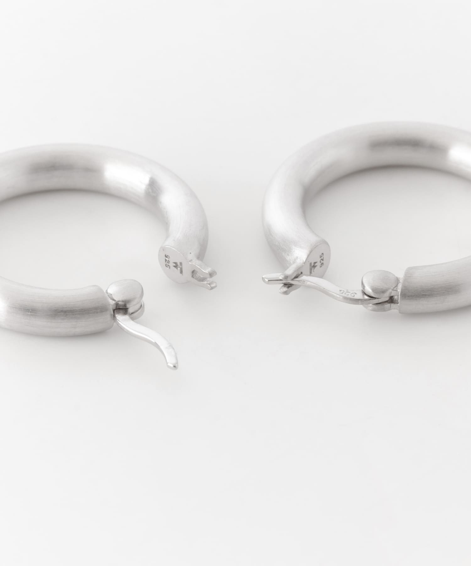 TOM WOOD　Hoops ThickSatin Medium Silver 925 FREE