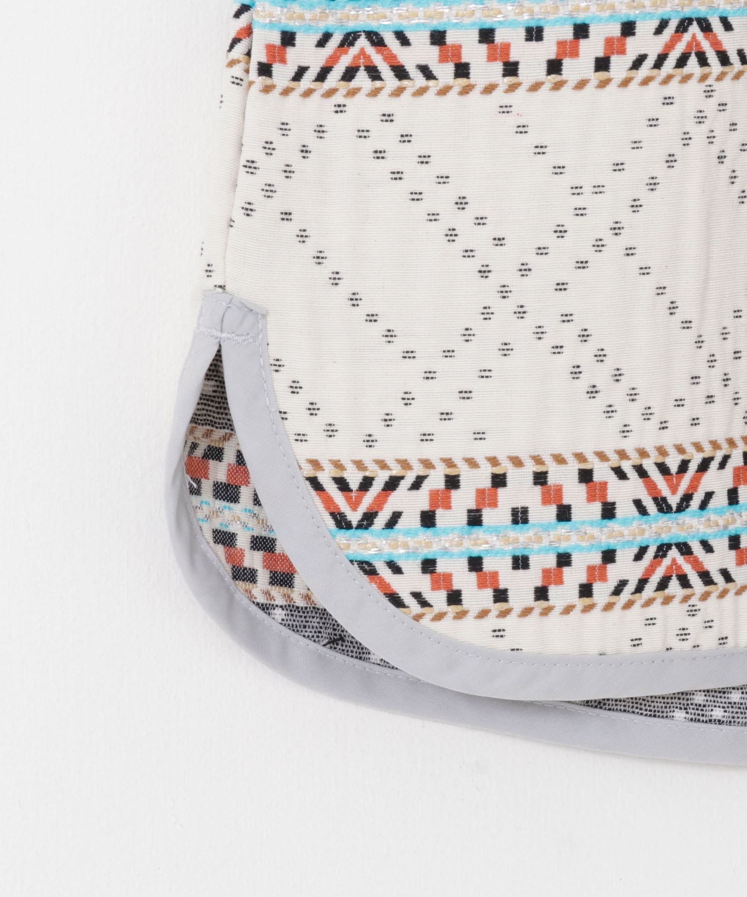 F/CE.　EMBROIDERED SHORT PANTS IVORY S