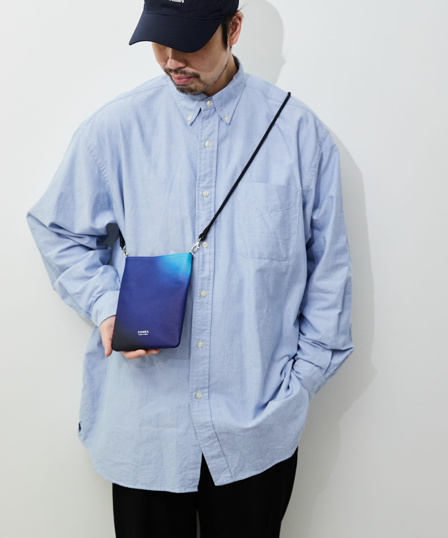 ブルー