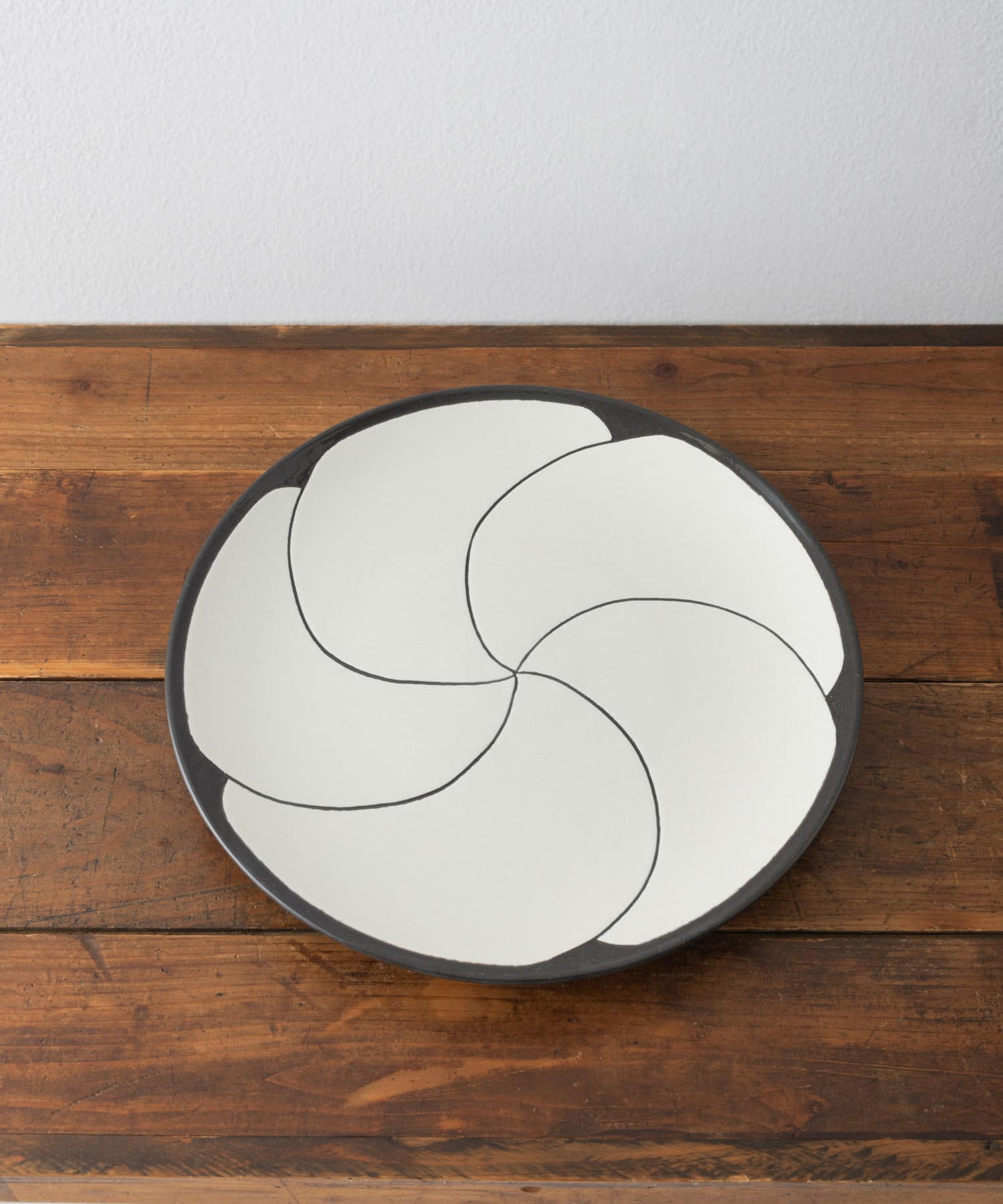 利左エ門窯　NEZIRI・梅 9寸皿 - 0