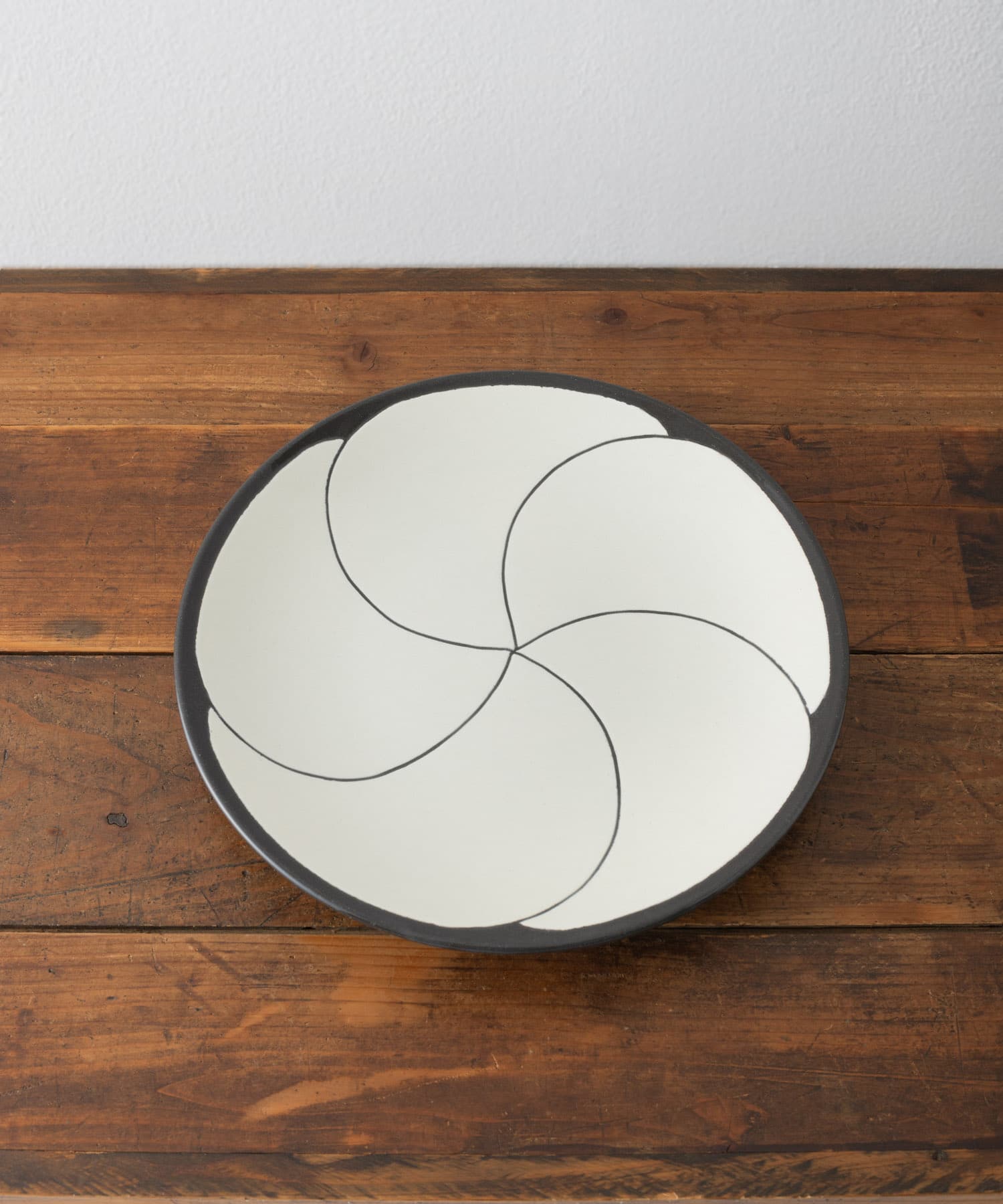 利左エ門窯　NEZIRI・梅 8寸皿 - 0