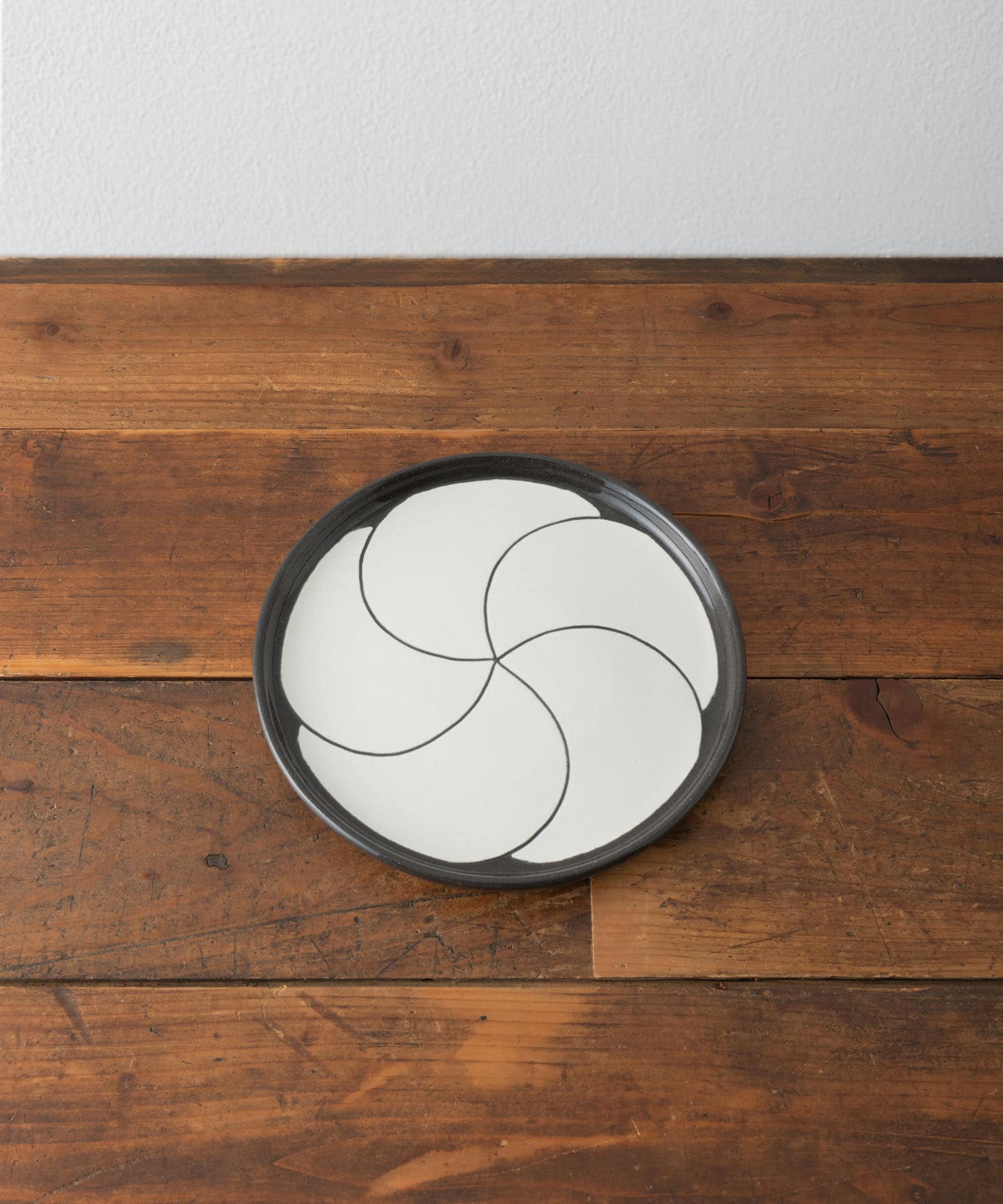 利左エ門窯　NEZIRI・梅 プレートM