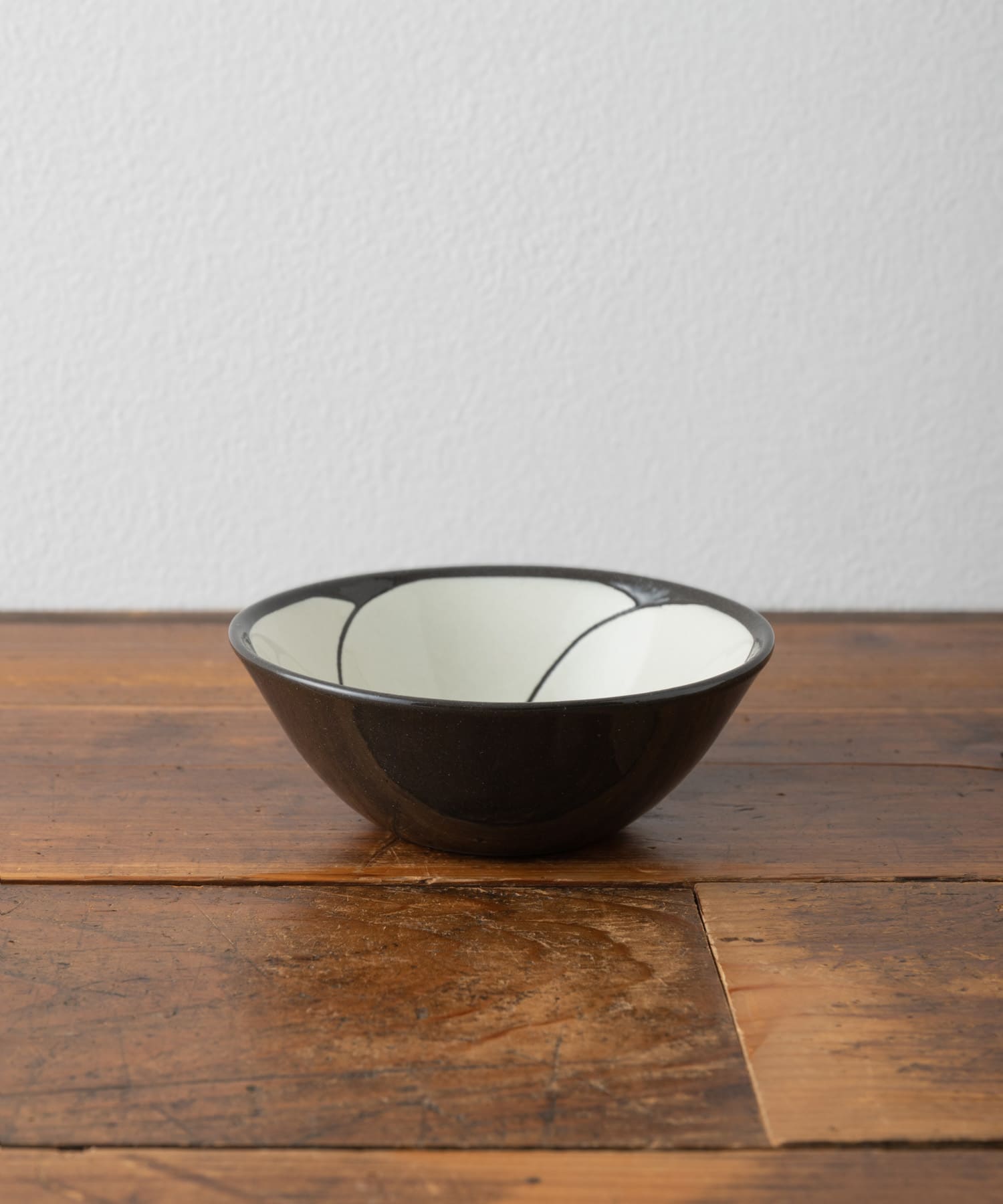 利左エ門窯　NEZIRI・梅 反小付