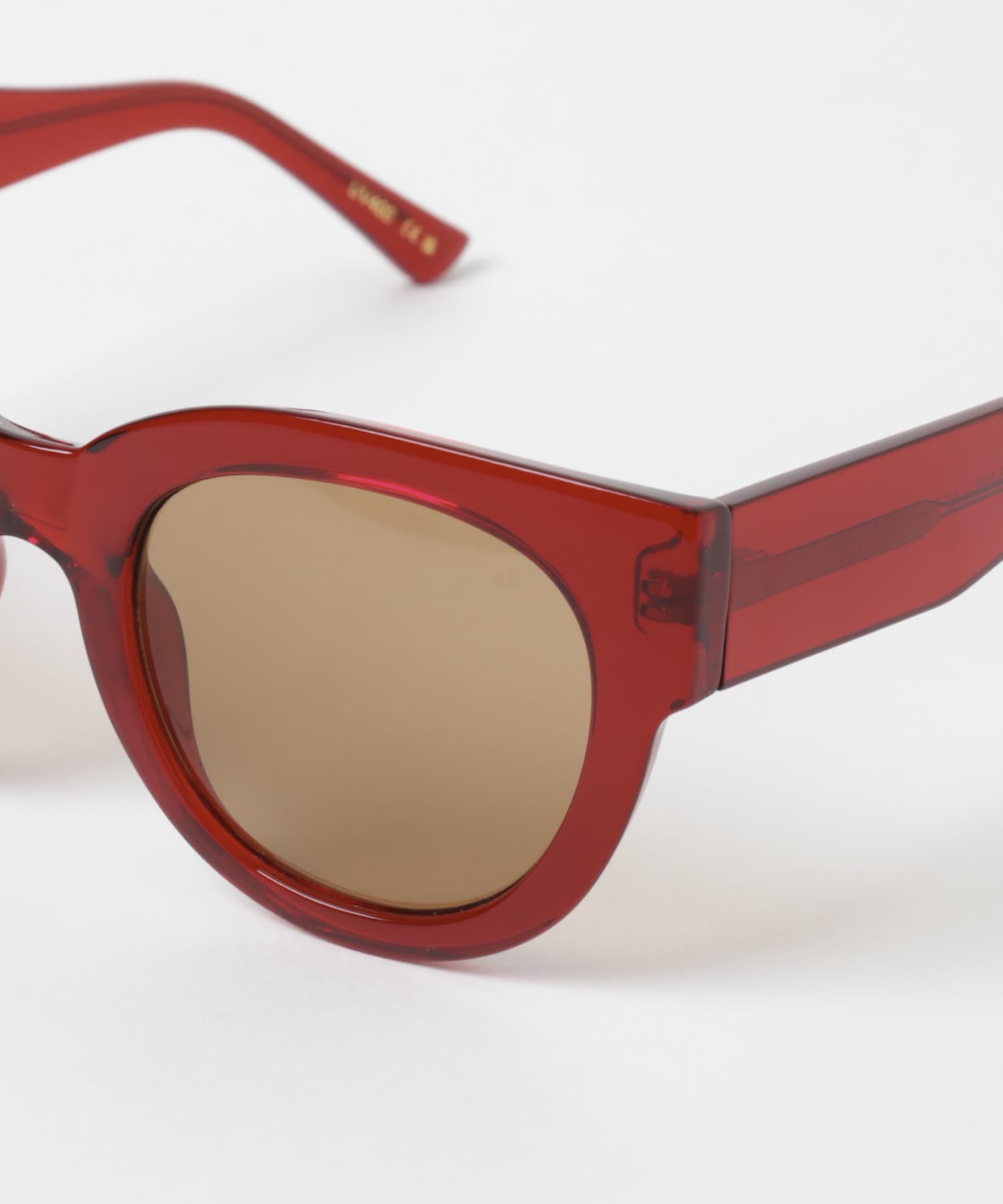 A.Kjaerbede　LILLY Red T -