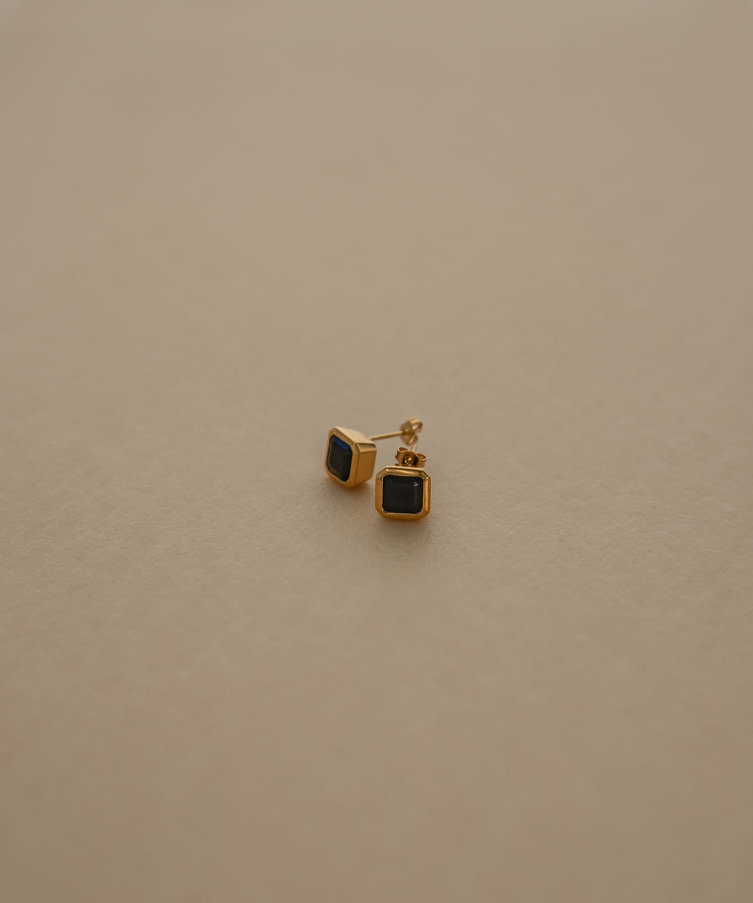decor『デコール』　石のピアス オニキス GOLD -