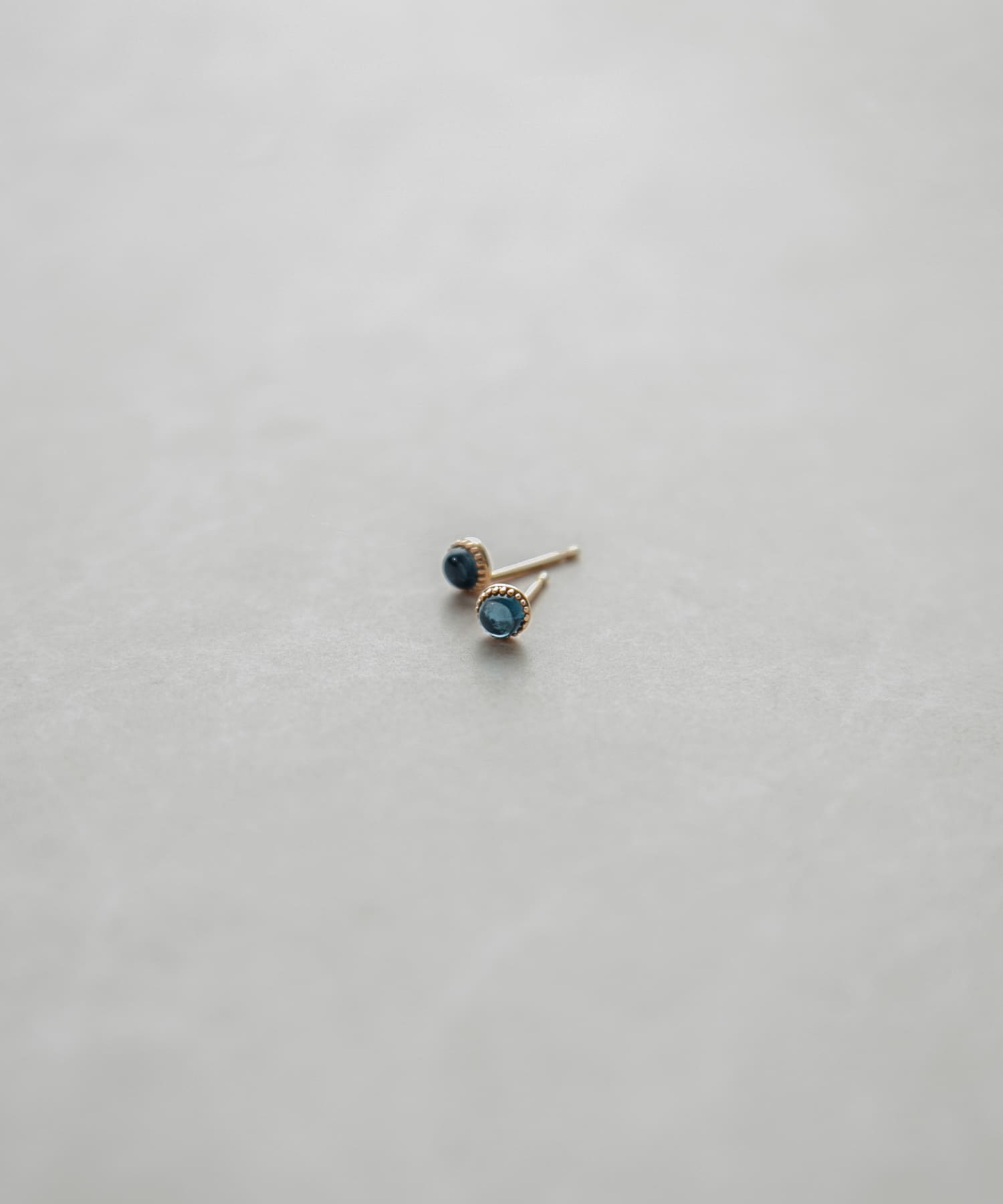 ff by decor urban research　ストーンピアス ブルーロンドン -