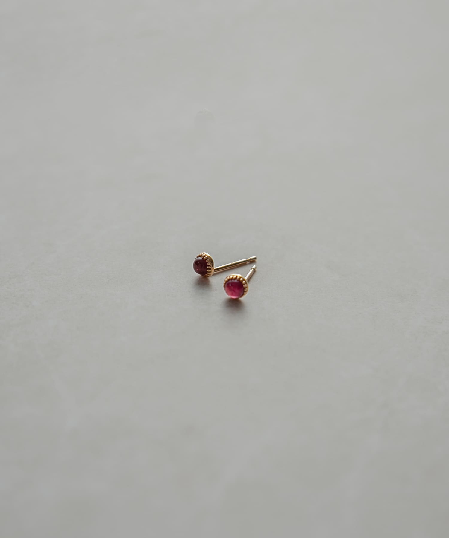 ff by decor urban research　ストーンピアス ルビー -